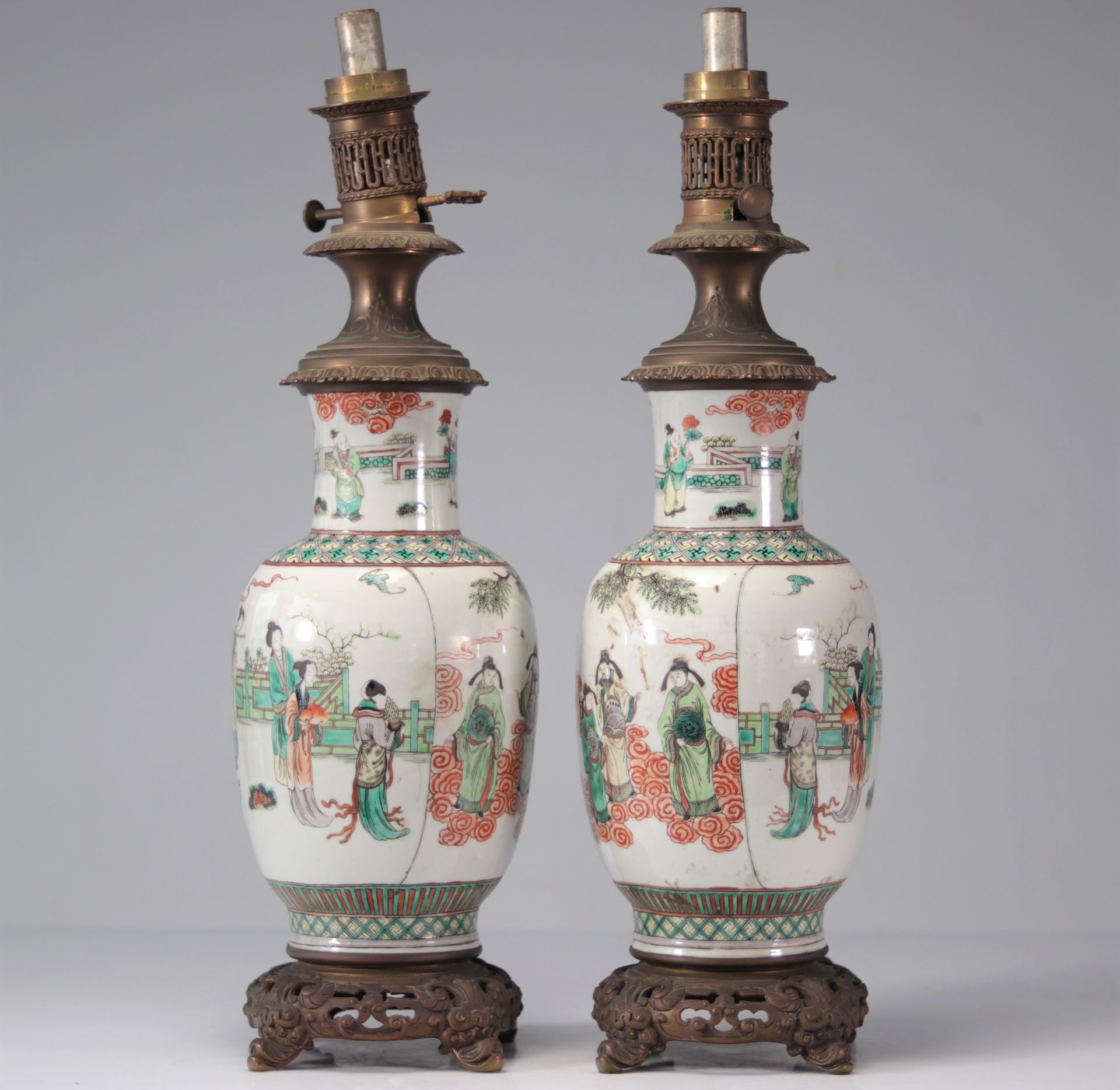 Pair of famille verte porcelain vases decorated with characters - Image 2 of 3