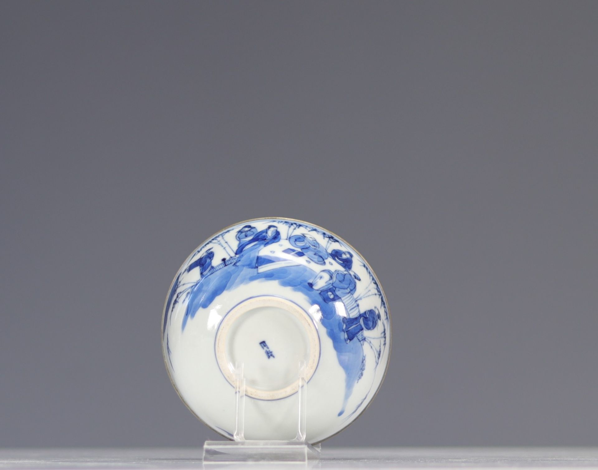 Pair of blue white bowls decorated with characters - Image 3 of 3