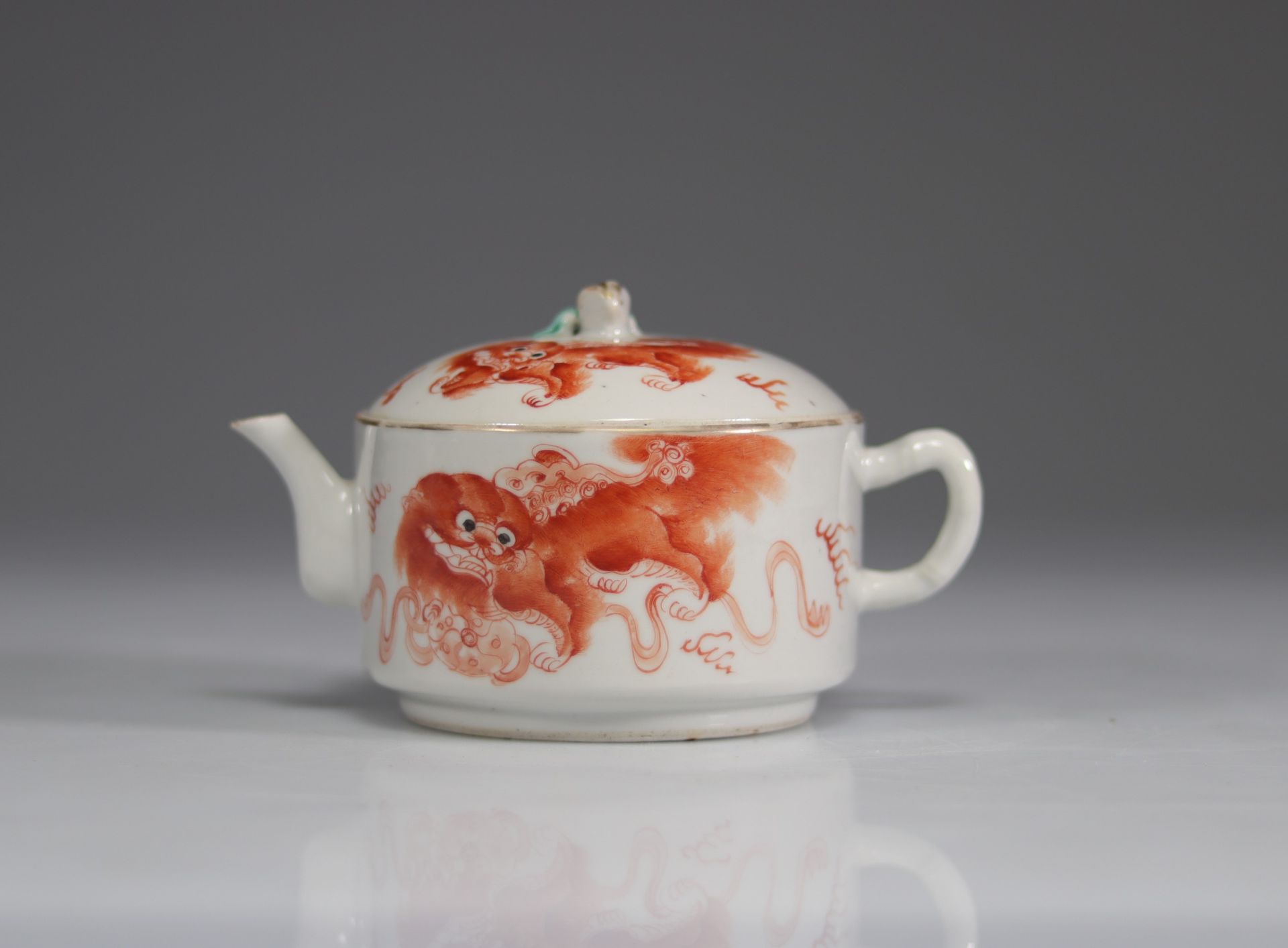 Chinese porcelain teapot decorated with "iron red" dogs