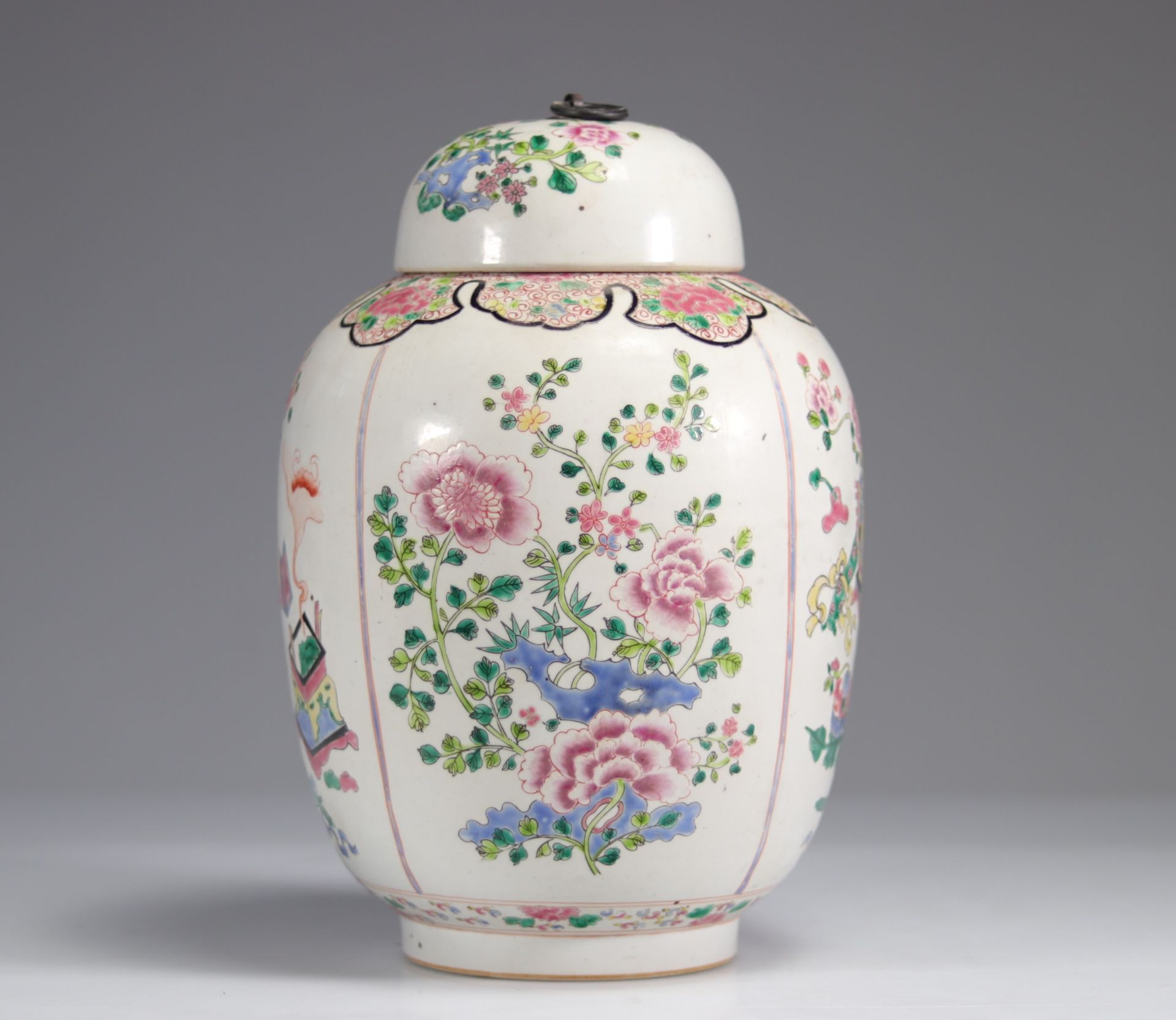 Covered vase in Chinese famille rose porcelain - Image 2 of 5