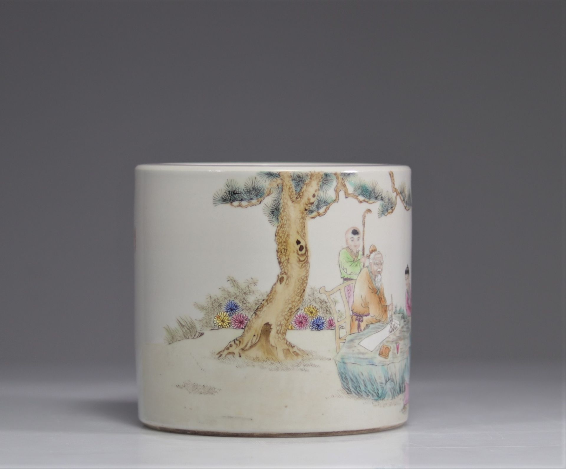 WANG QI (1884-1937) porcelain brush holder decorated with characters - Image 3 of 6