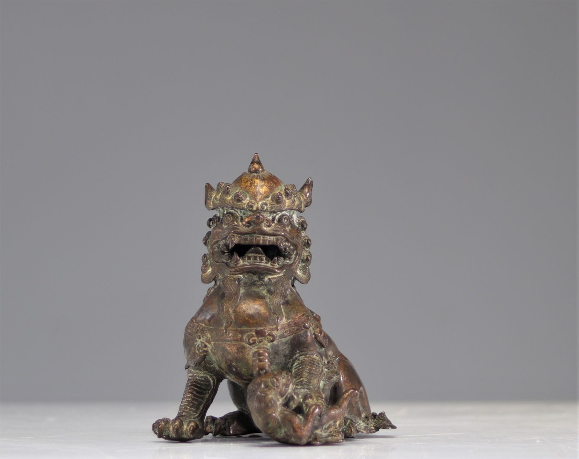 Rare Ming period bronze "Dogs - Image 2 of 5