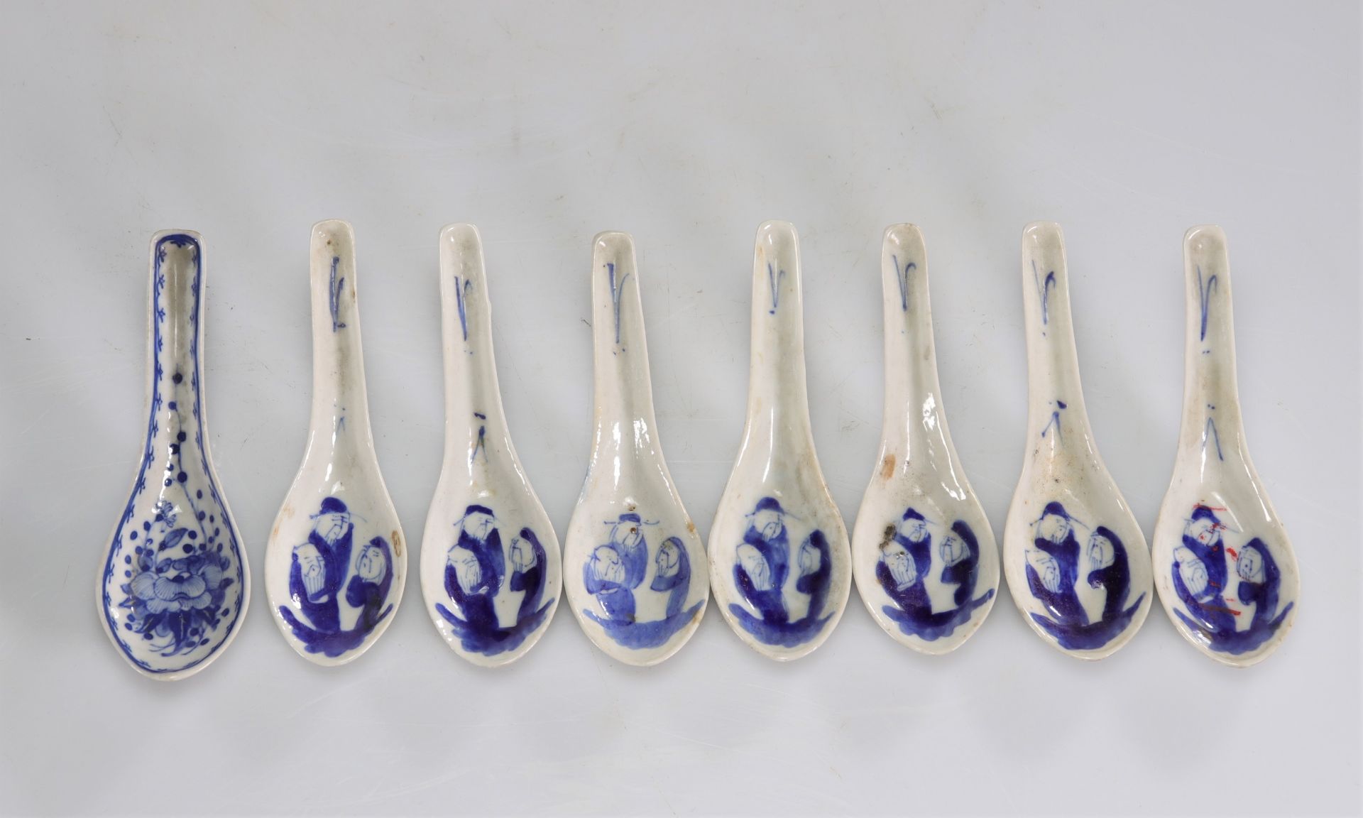 Spoons (8) in porcelain of china white blue mark