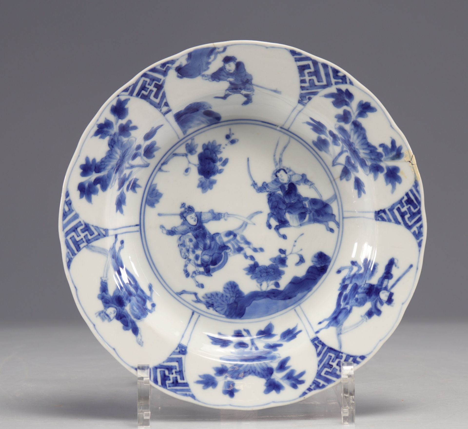 Blue white porcelain plate decorated with Kangxi mark and period warriors