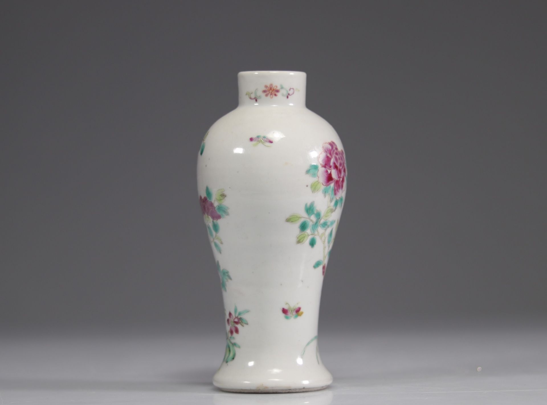 18th century famille rose porcelain vase - Image 3 of 7
