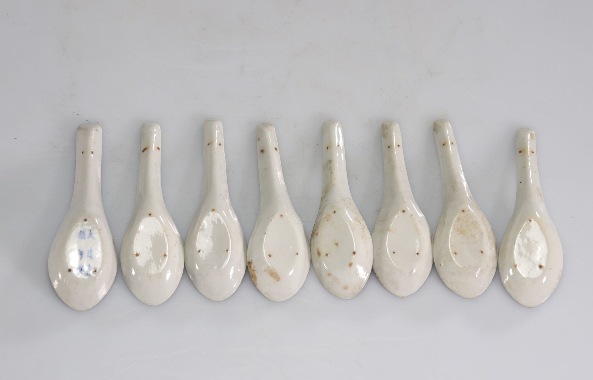 Spoons (8) in porcelain of china white blue mark - Image 2 of 3