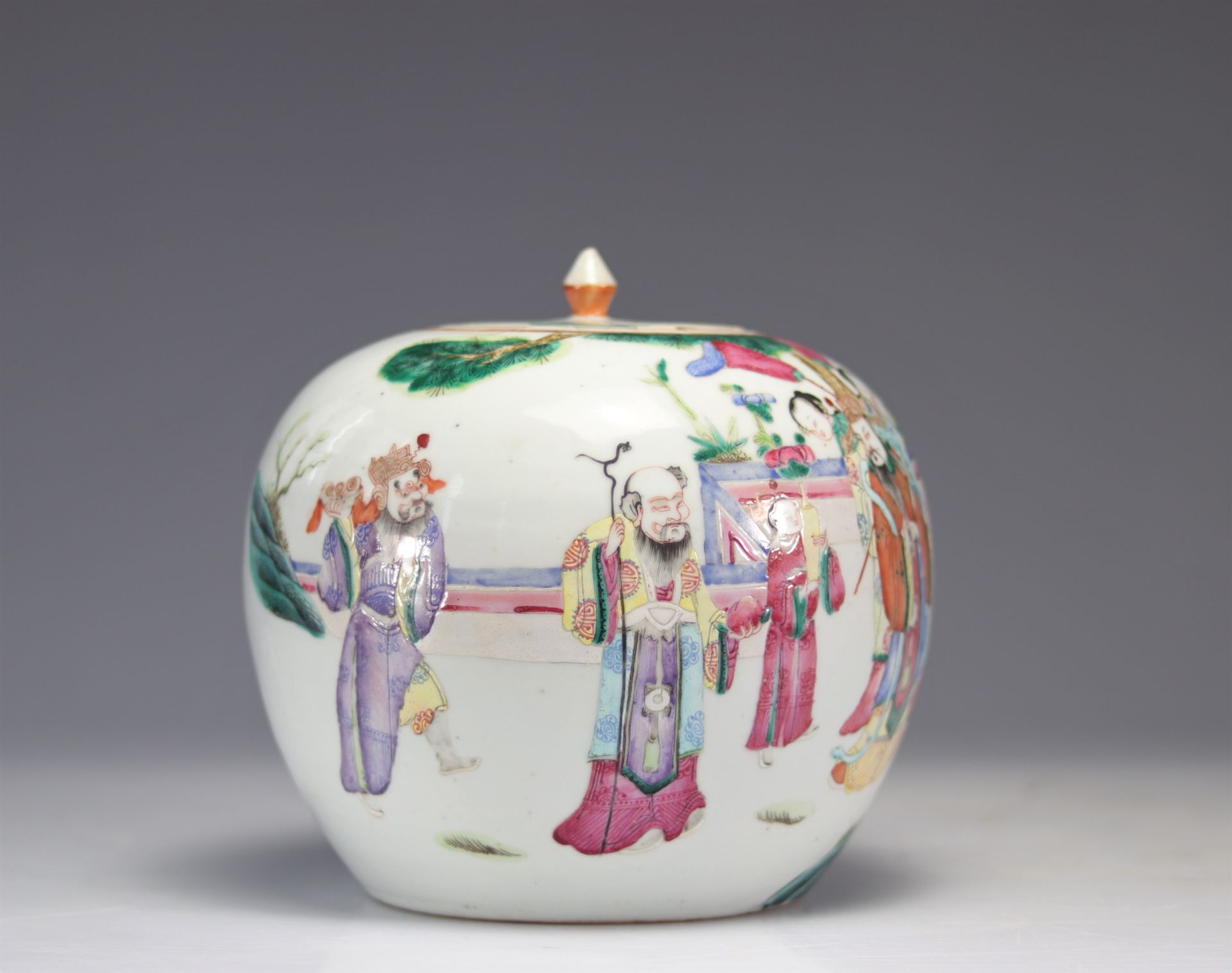 Covered vase in famille rose porcelain decorated with characters - Image 3 of 5