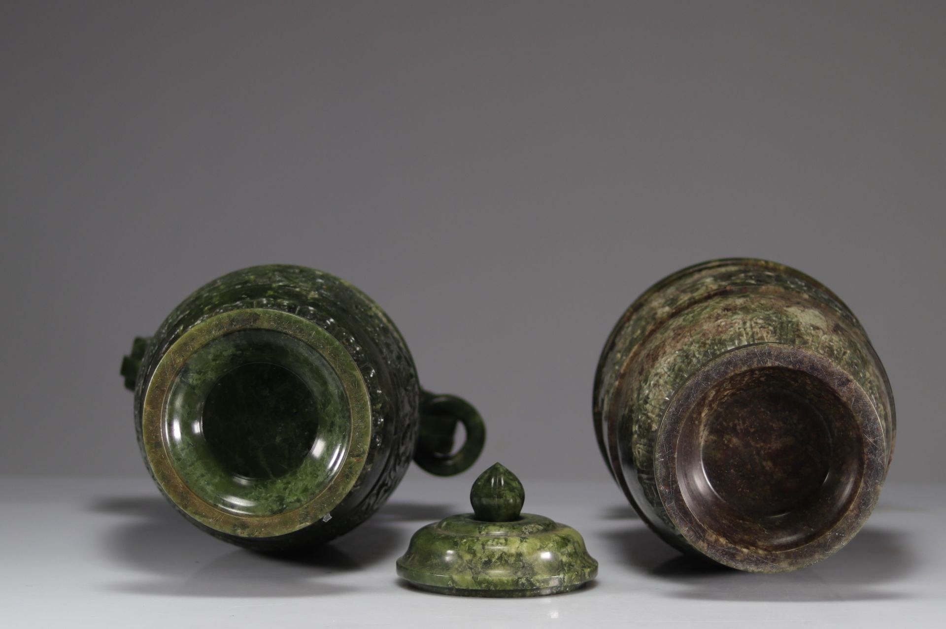 Lot of two jade vases decorated with dragon heads - Image 5 of 5