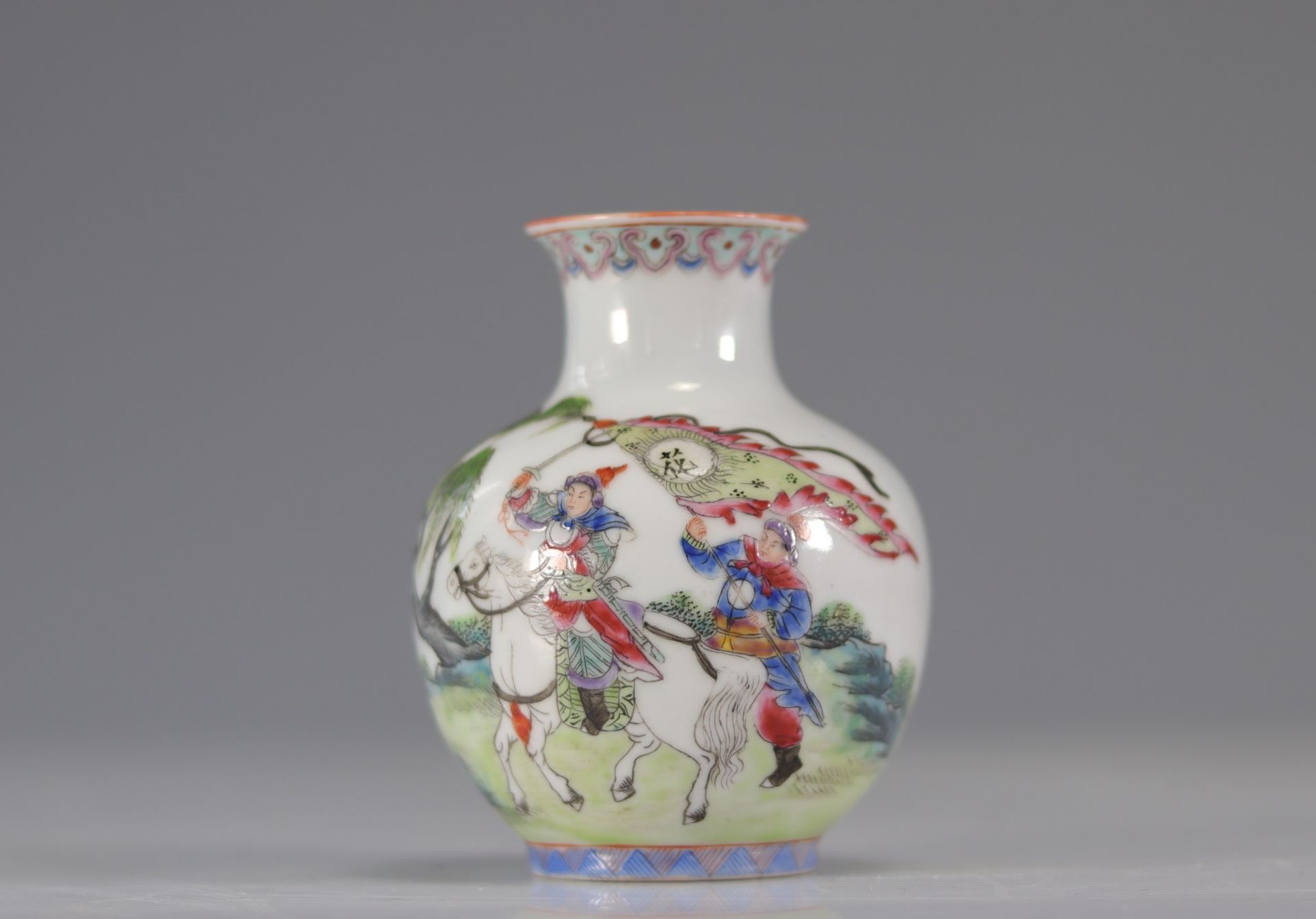 Porcelain vase decorated with horsemen Republic period