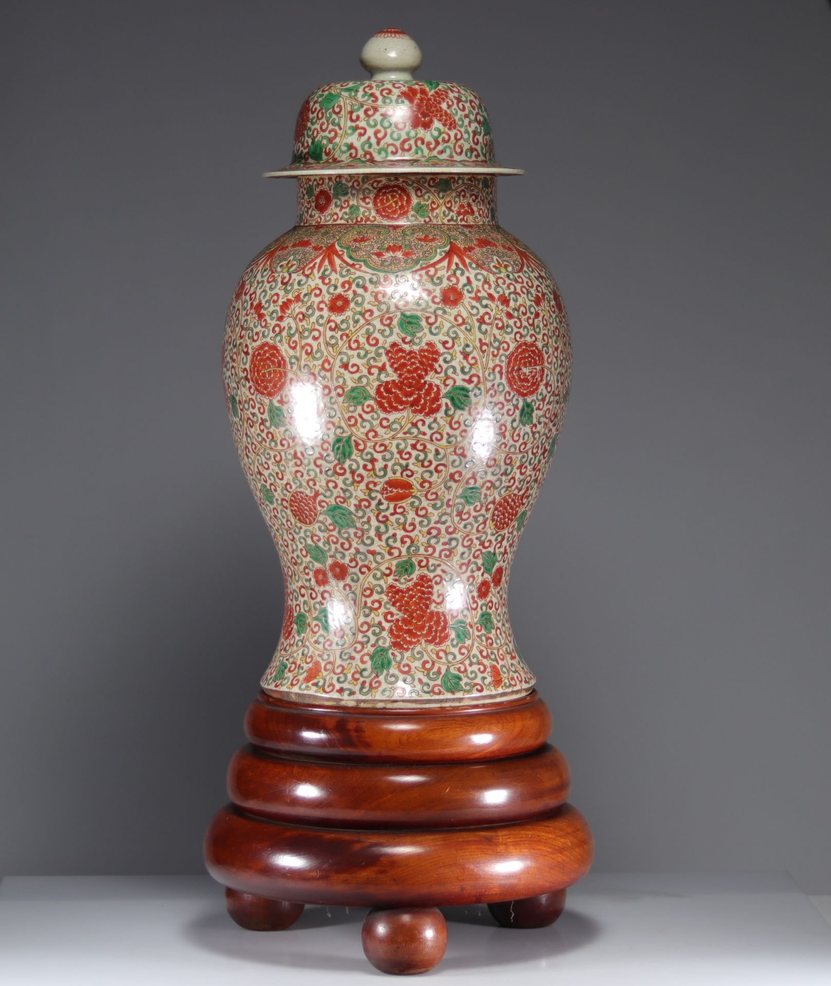 Imposing covered vase, Chinese porcelain - Image 2 of 8