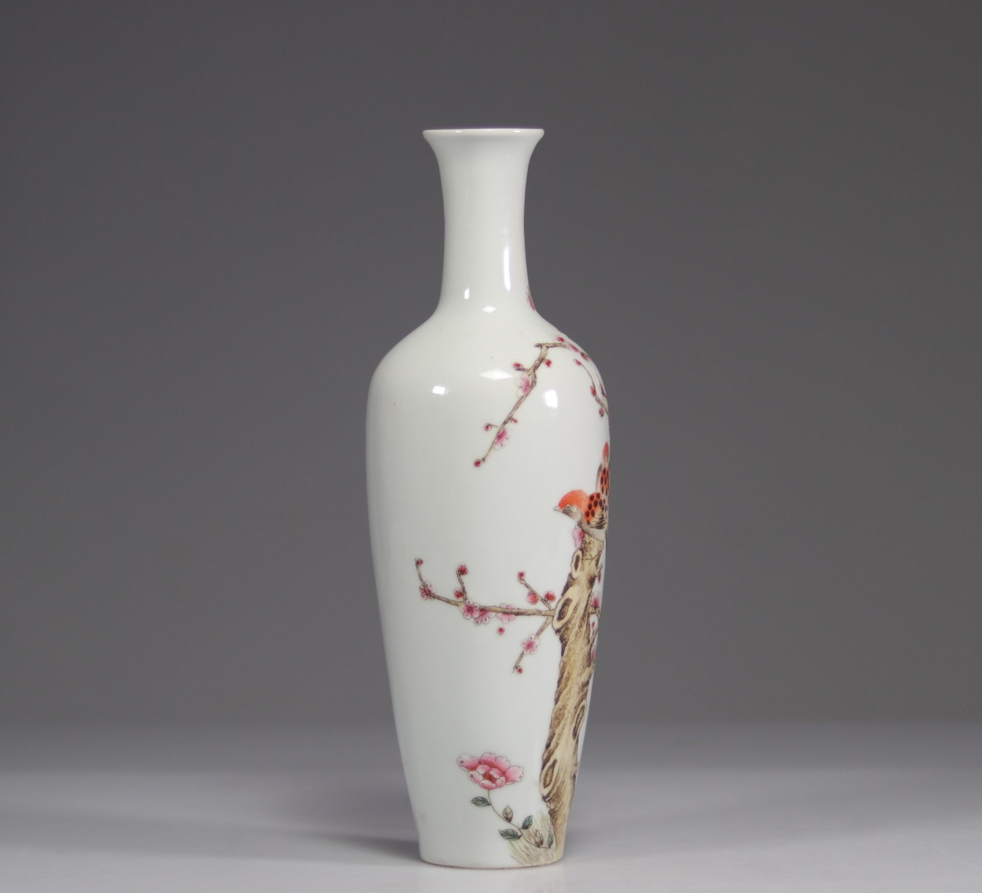 Cheng Yiting (1895-1948) porcelain vase decorated with birds - Image 4 of 5