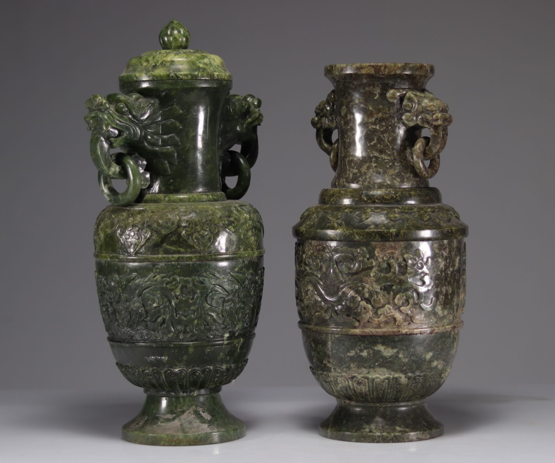 Lot of two jade vases decorated with dragon heads - Image 3 of 5