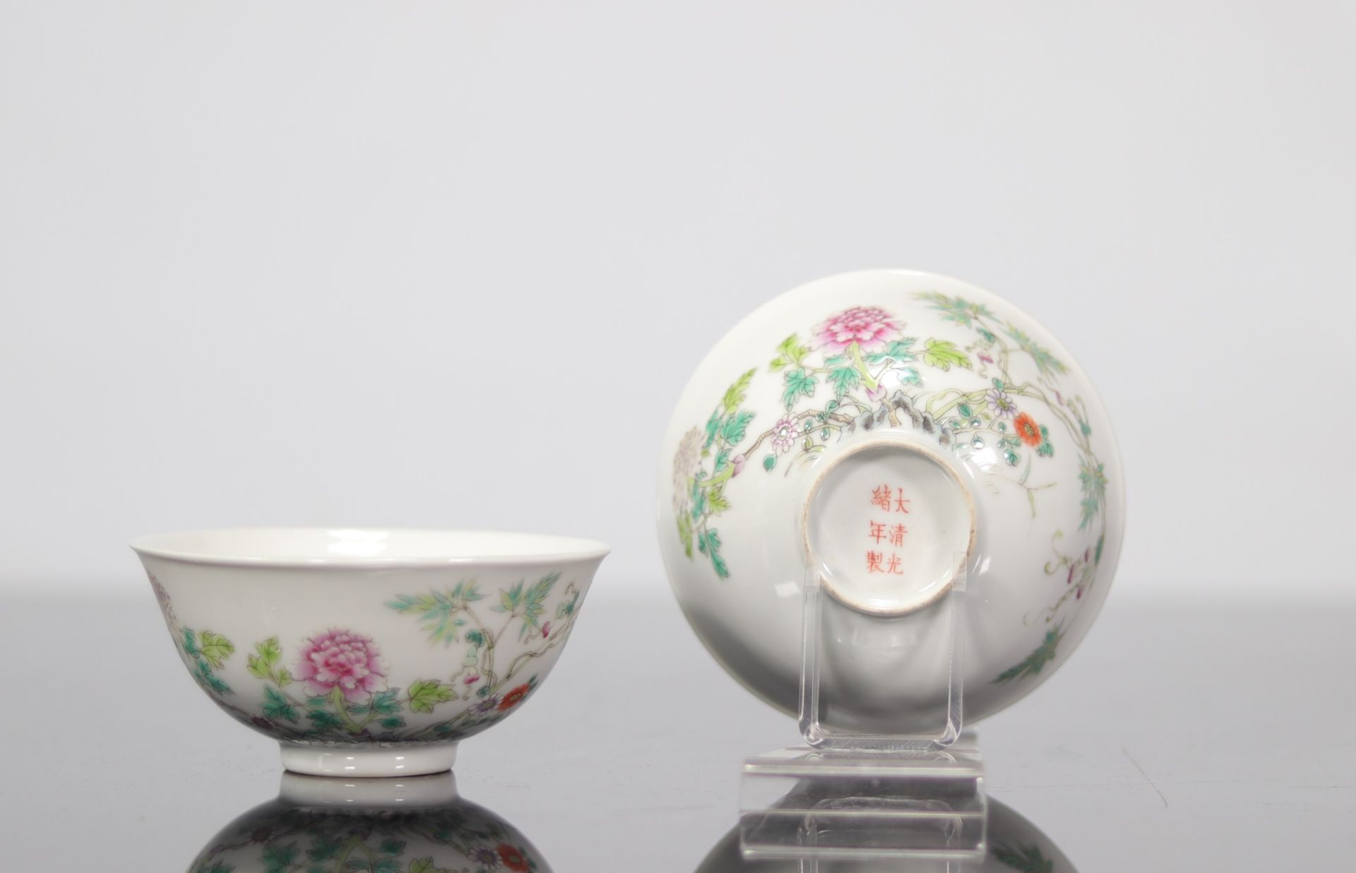 Pair of famille rose bowls decorated with flowers