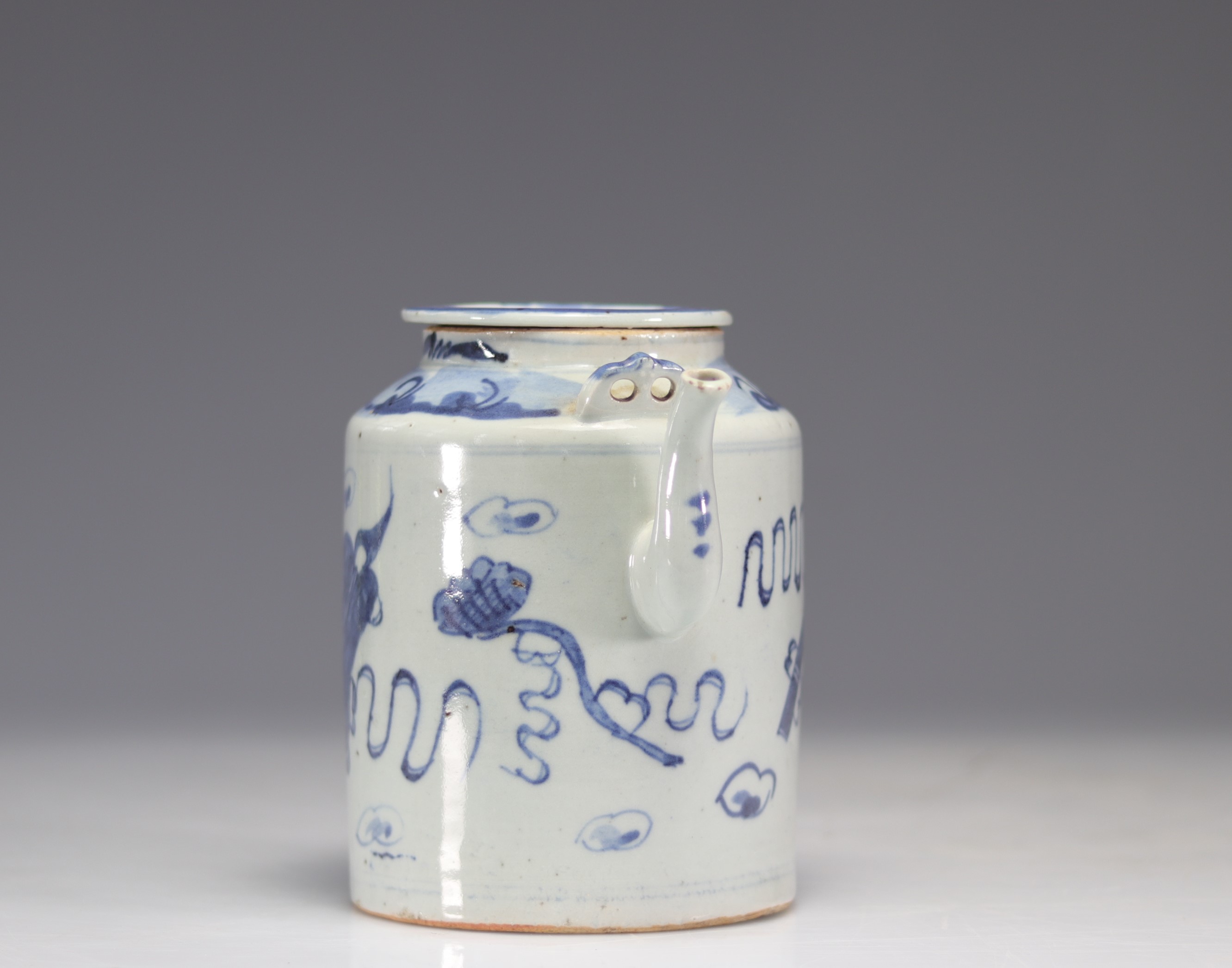 Chinese white blue porcelain teapot - Image 3 of 5