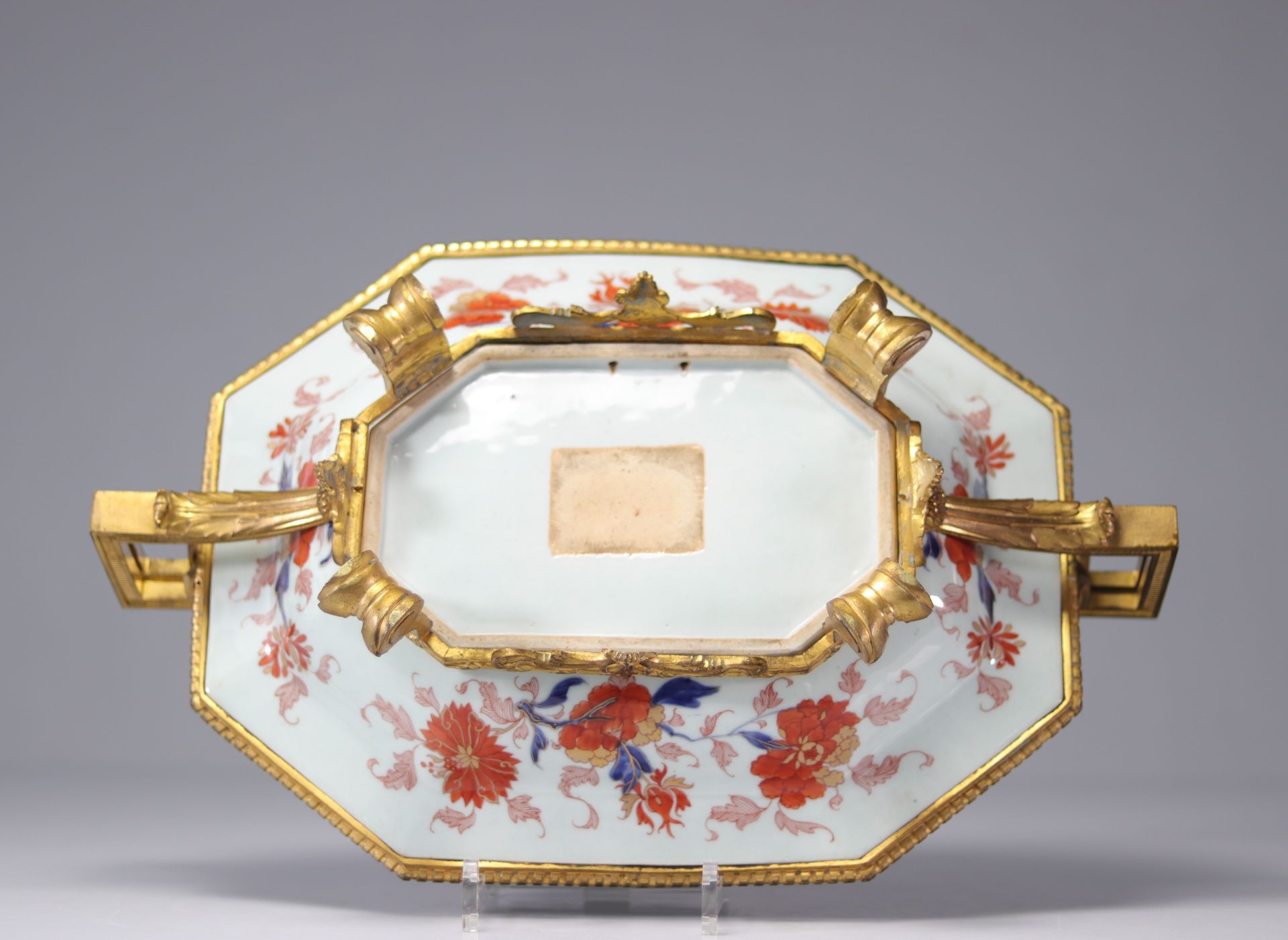 Chinese porcelain dish mounted on 18th century gilt bronze - Image 3 of 3