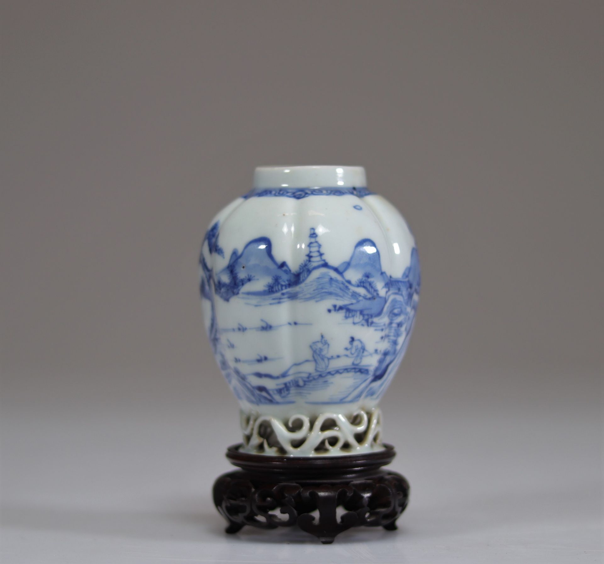 Qianlong blue white Chinese porcelain vase 18th - Image 3 of 6