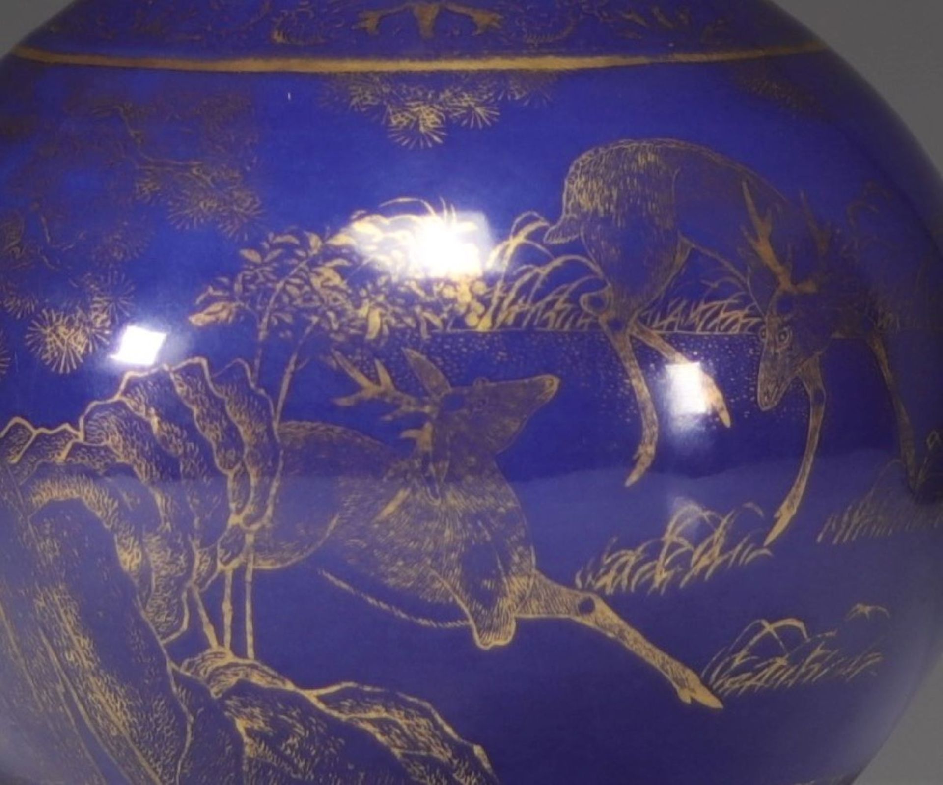 Rare Chinese porcelain vase powdered blue and gilt decoration with deers mark under the piece - Image 7 of 7