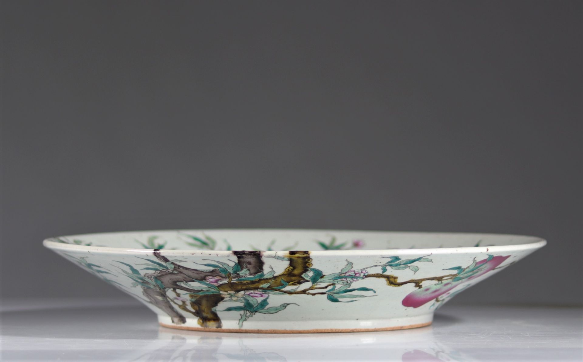 Rare large dish decorated with 9 peaches and bats, Qing period - Bild 2 aus 5