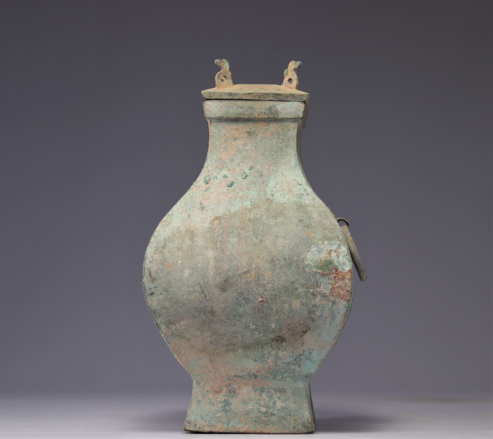 HAN DYNASTY (206 BC-220 AD) Bronze fanghu covered vase with excavation patina - Image 3 of 4