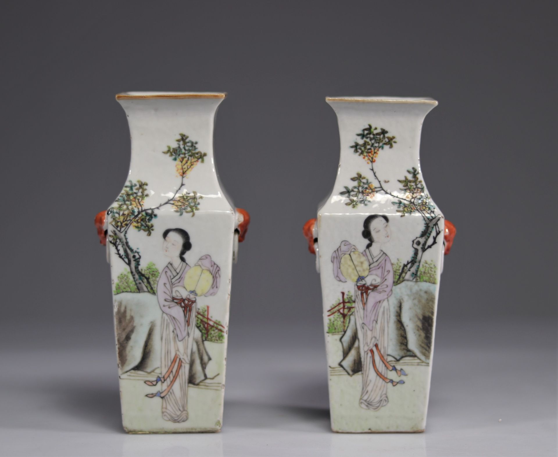 Pair of qianjiang cai young woman with fan porcelain vases - Image 3 of 7