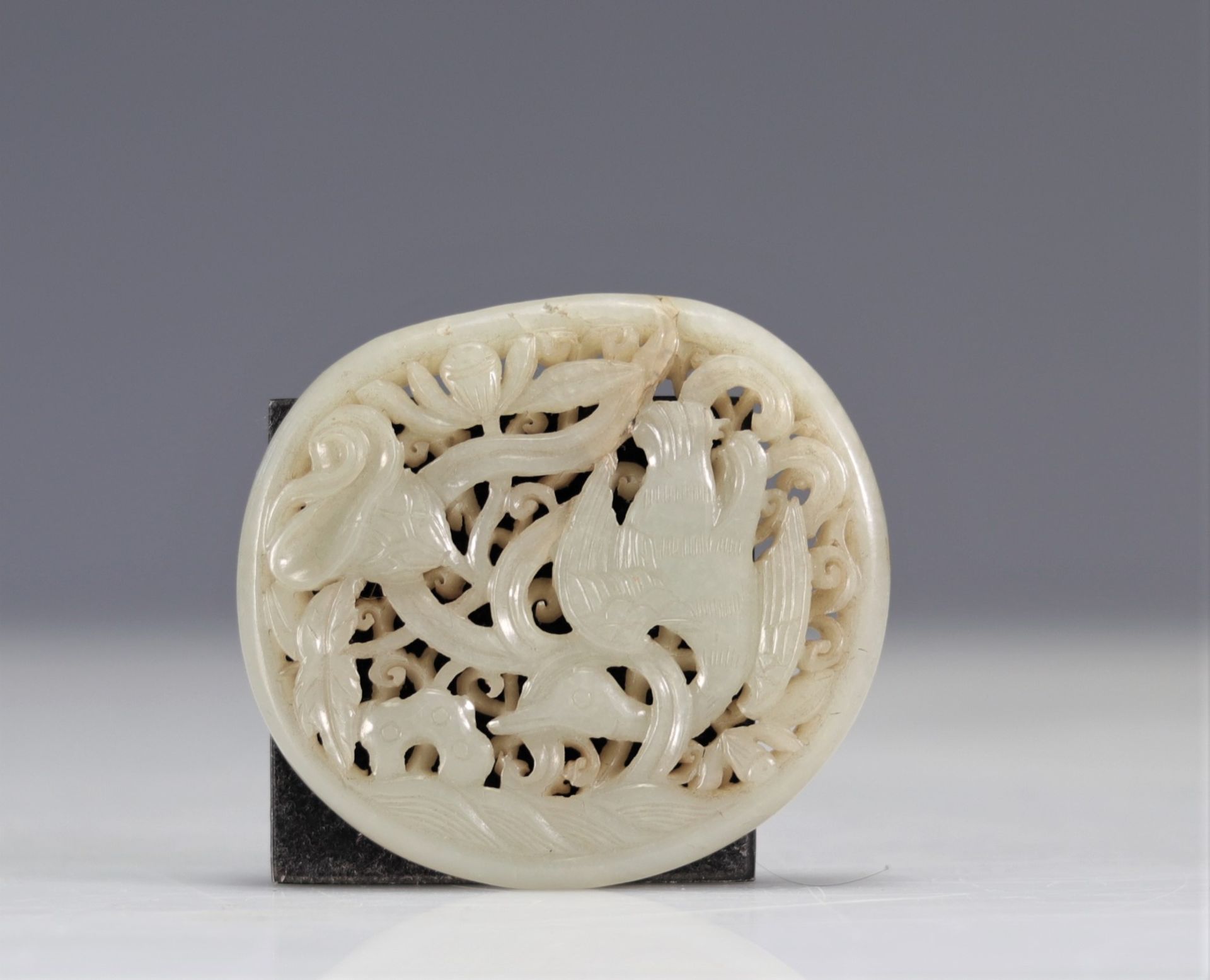 Chinese plate in white jade Ming period with phoenix decoration