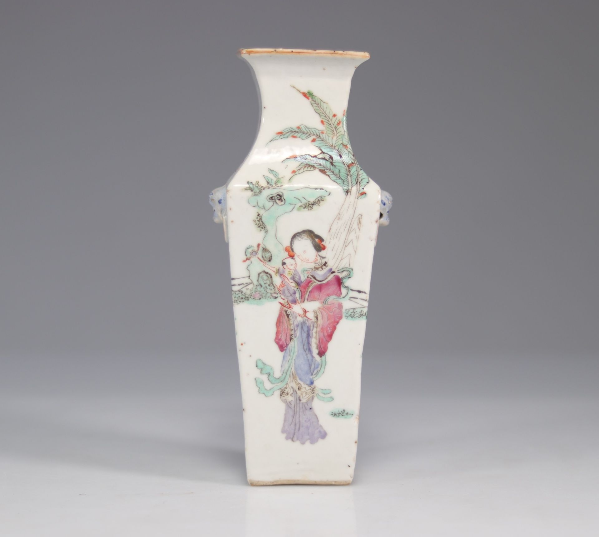 Chinese famille rose vase decorated with a young woman - Bild 4 aus 6