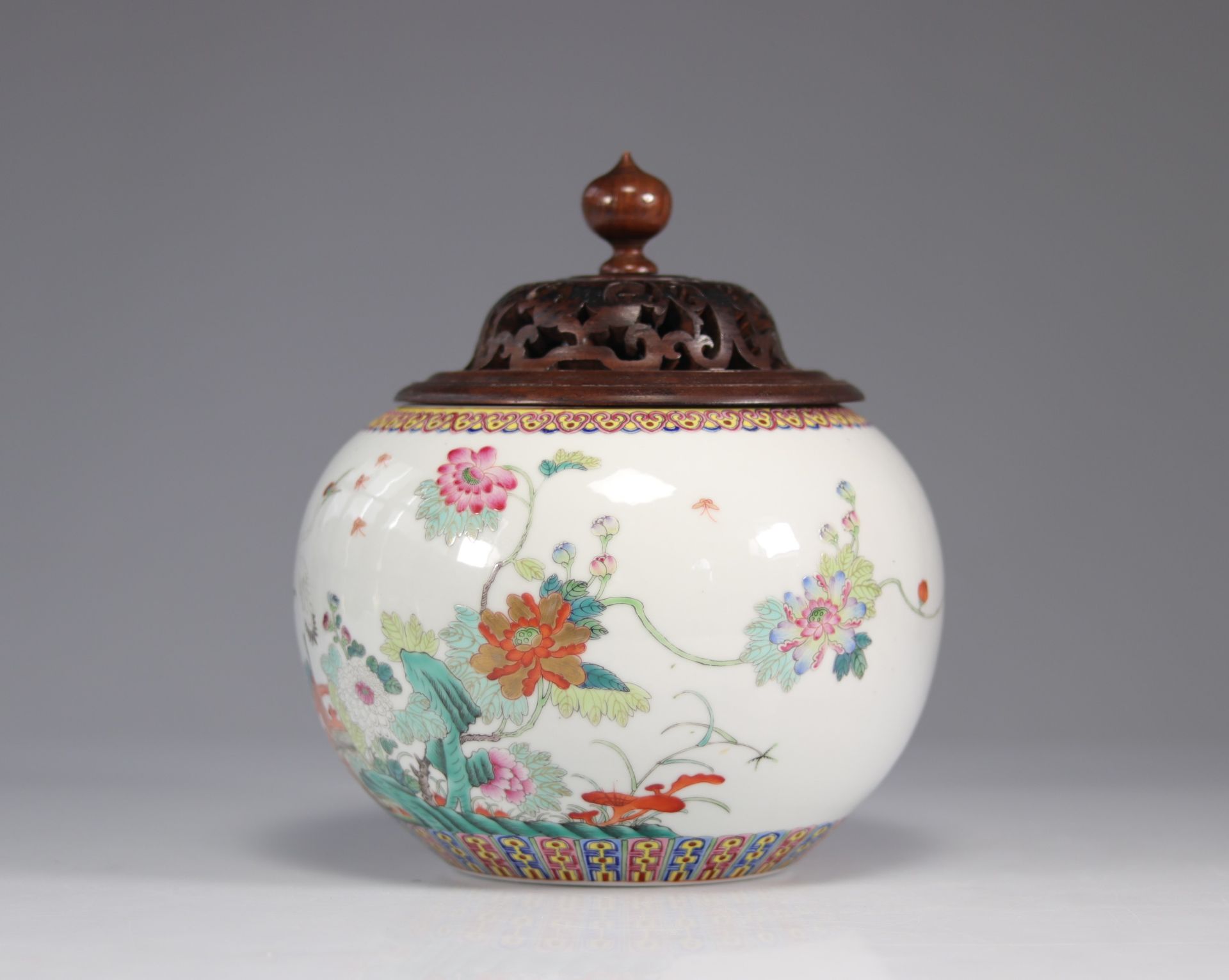 Chinese republic porcelain vase Qianlong apocryphal brand - Image 2 of 6