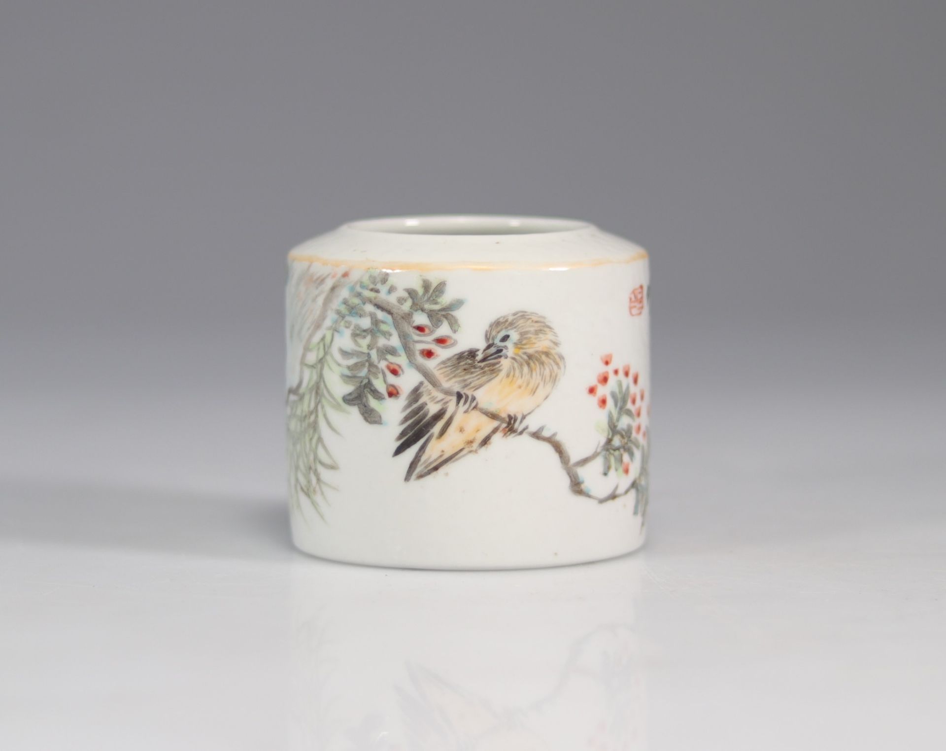 Brush holder in qianjiang cai porcelain with bird decor