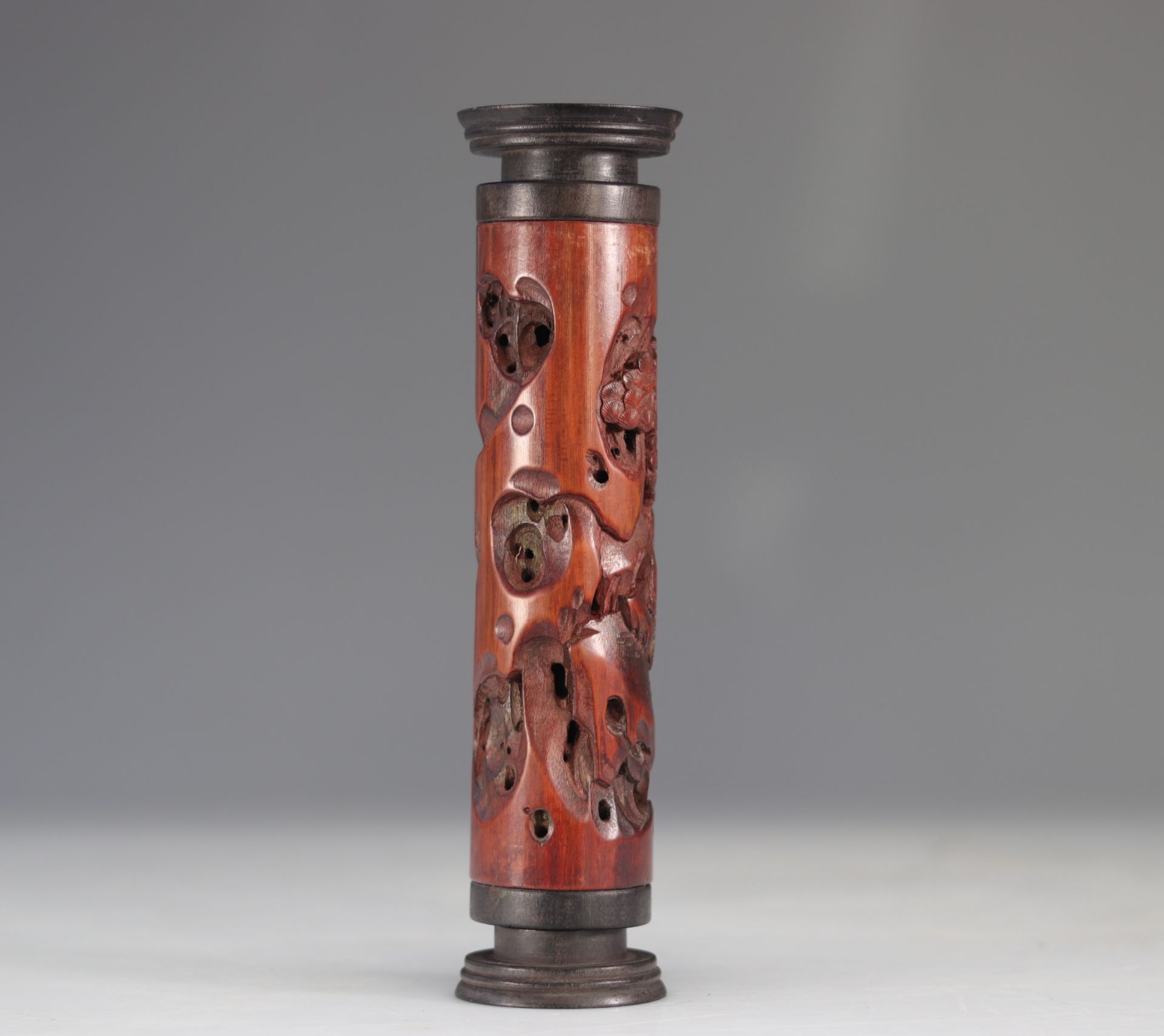 Bamboo perfume pot decorated with characters - Image 4 of 4