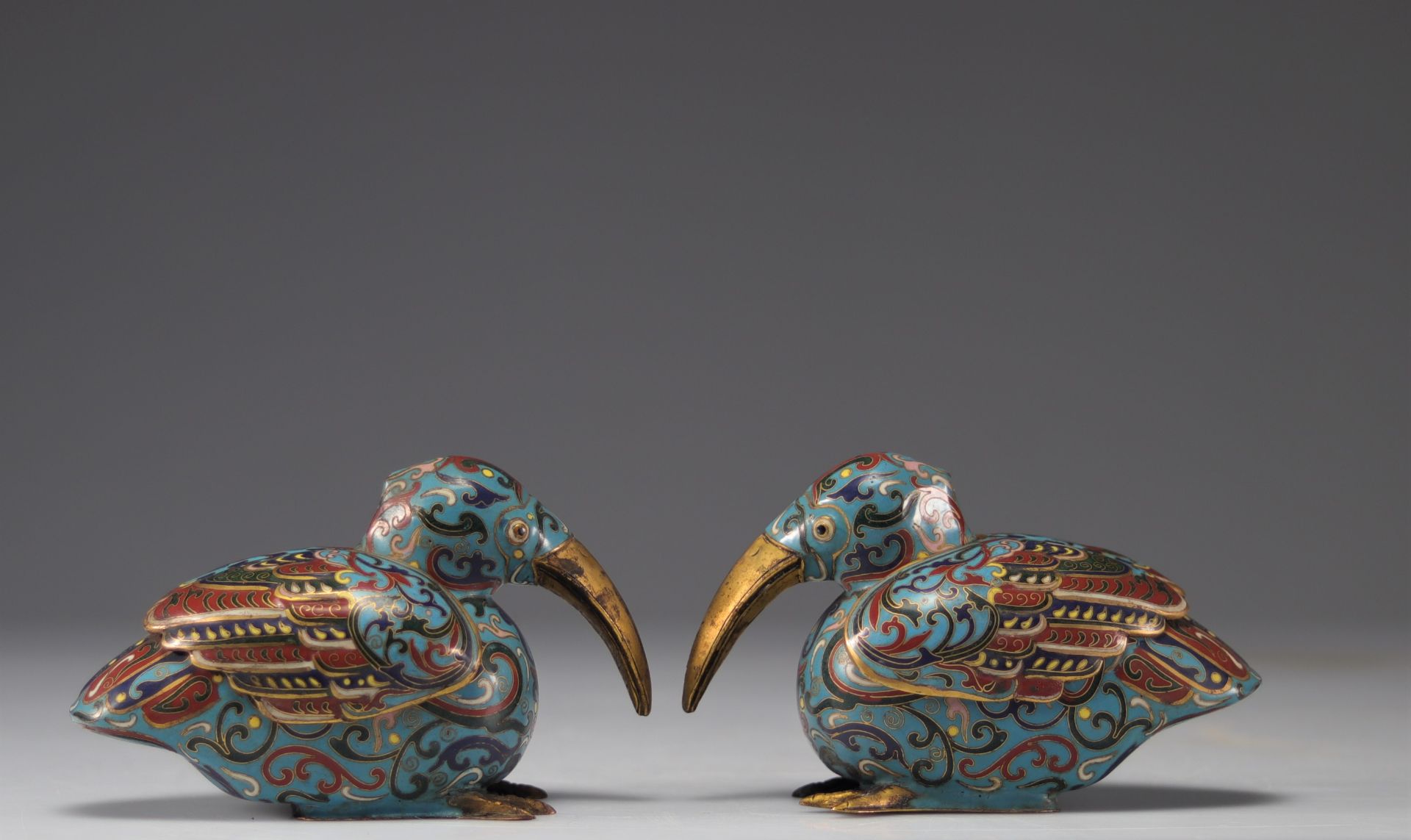 Pair of bronze cloisonne incense burners, Republic period - Bild 3 aus 6