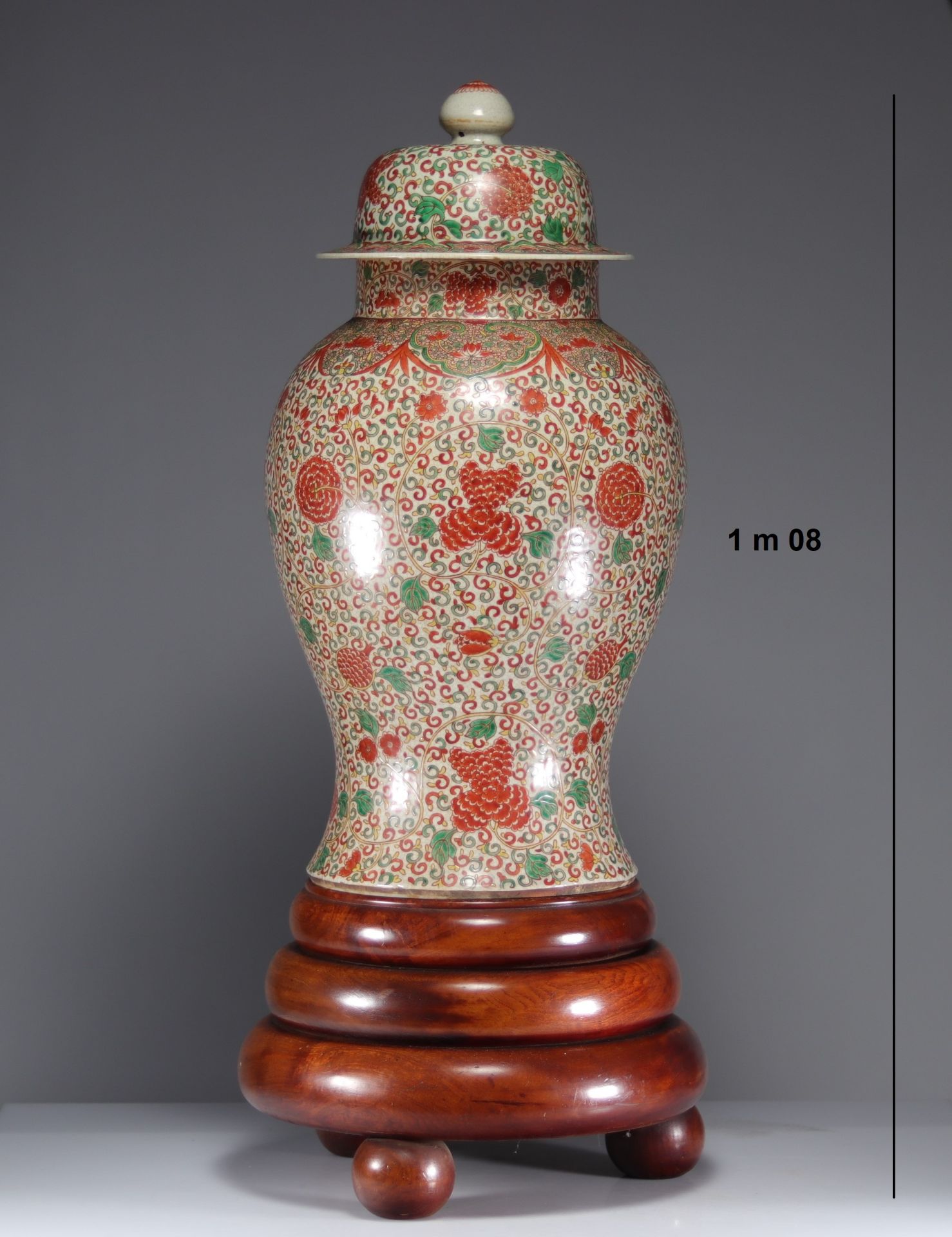 Imposing covered vase, Chinese porcelain