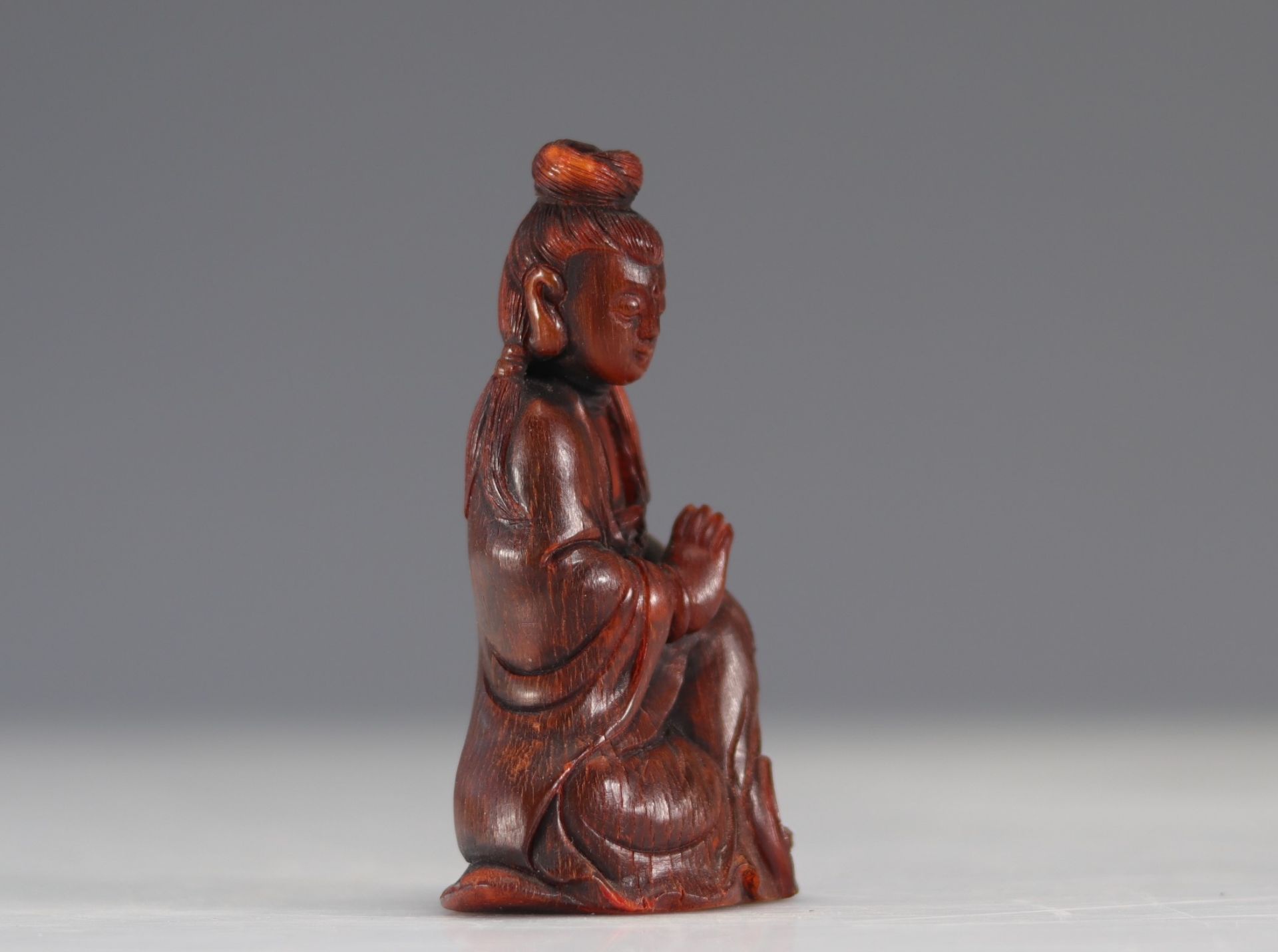 18th century Guanyin in carved blond horn - Image 2 of 5