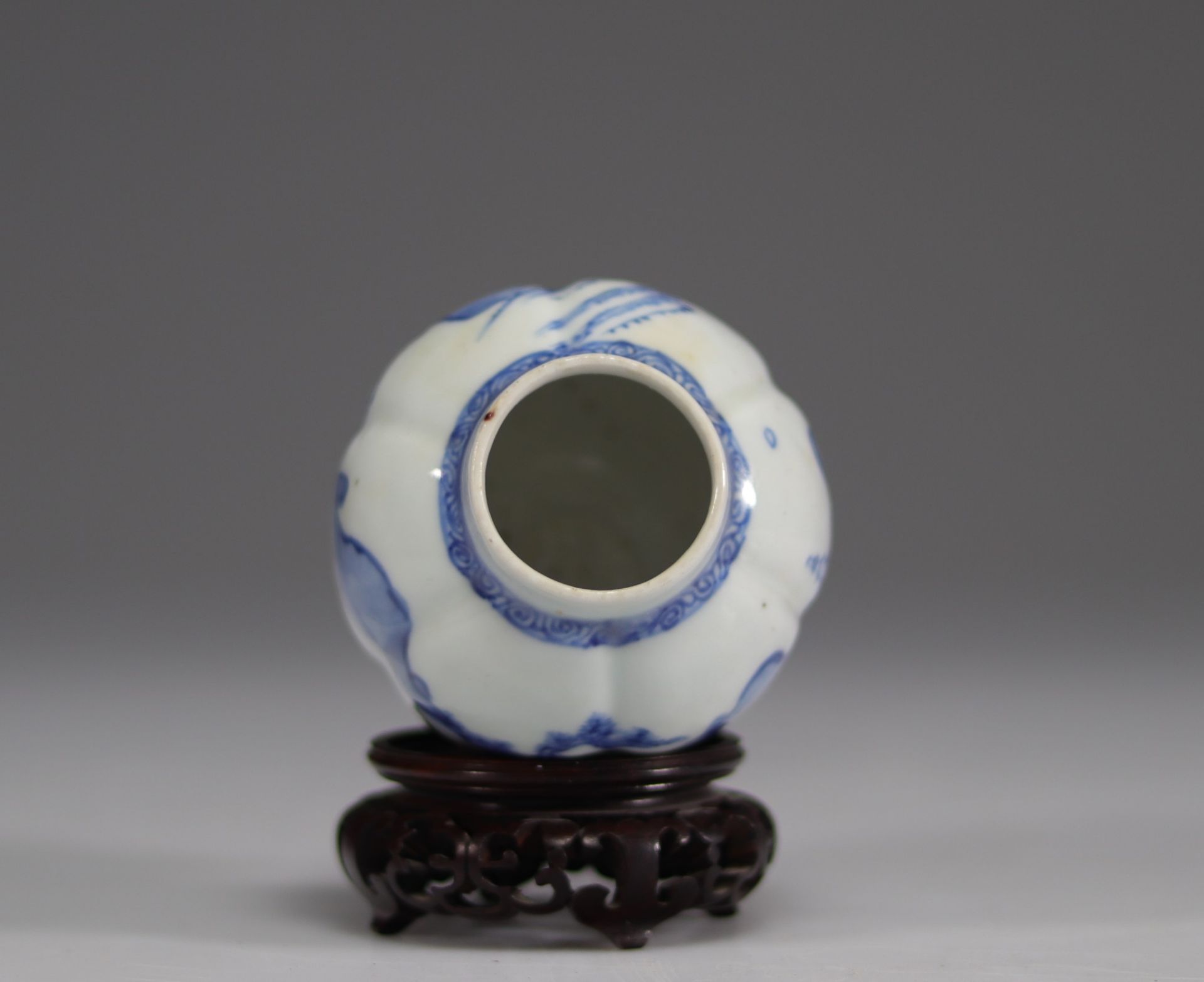 Qianlong blue white Chinese porcelain vase 18th - Image 5 of 6