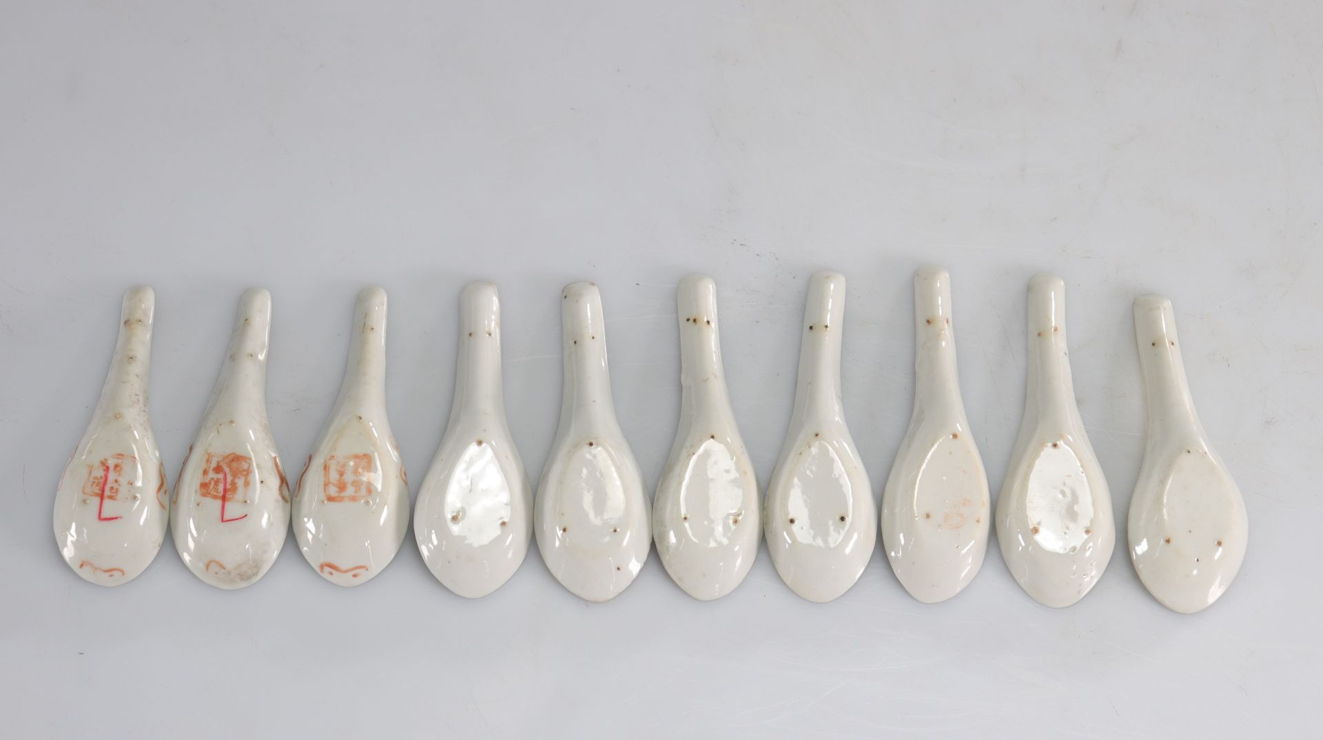 Spoons (10) in Chinese famille rose porcelain various decorations - Image 2 of 2