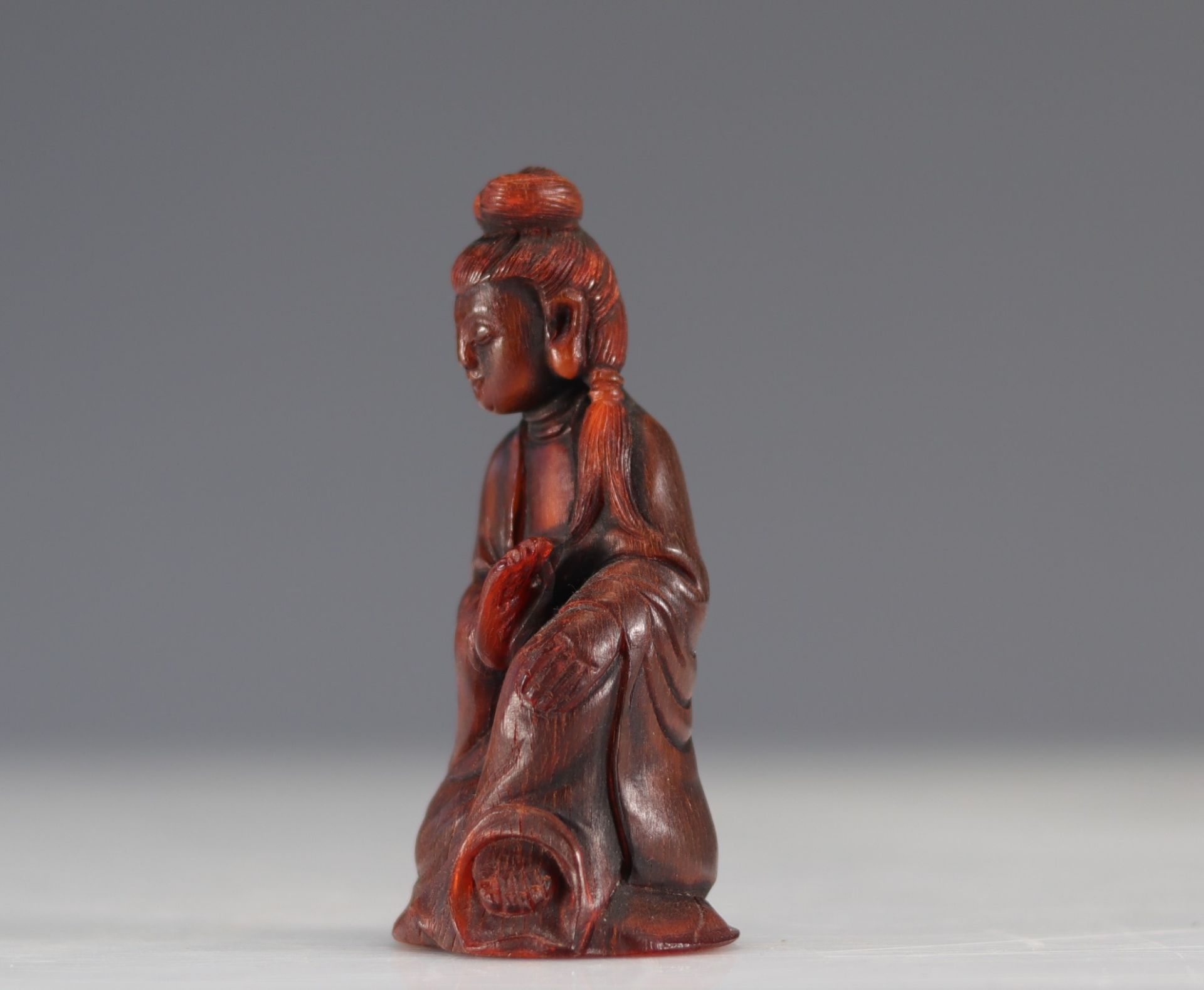 18th century Guanyin in carved blond horn - Image 3 of 5