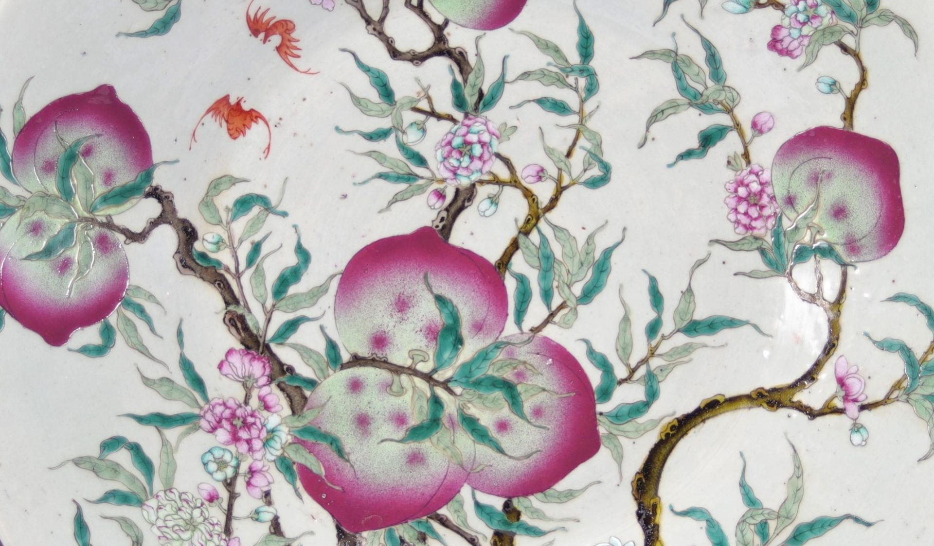 Rare large dish decorated with 9 peaches and bats, Qing period - Image 3 of 5