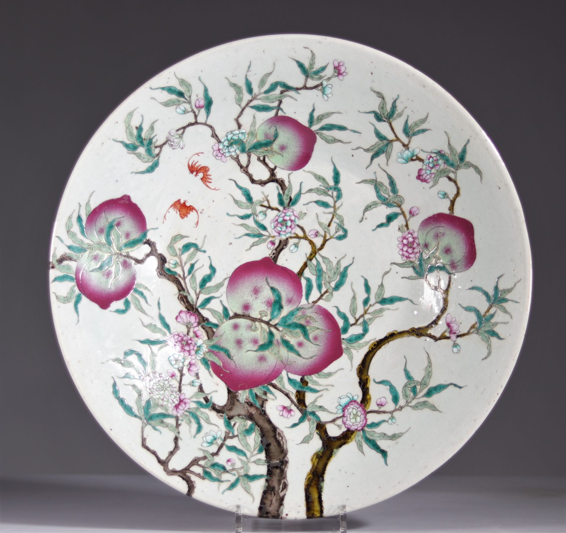 Rare large dish decorated with 9 peaches and bats, Qing period