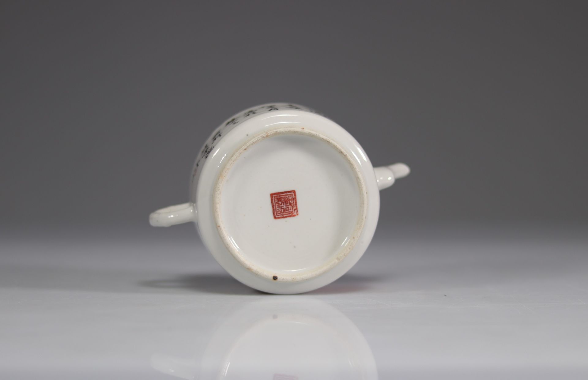 Chinese porcelain teapot decorated with "iron red" dogs - Image 5 of 5