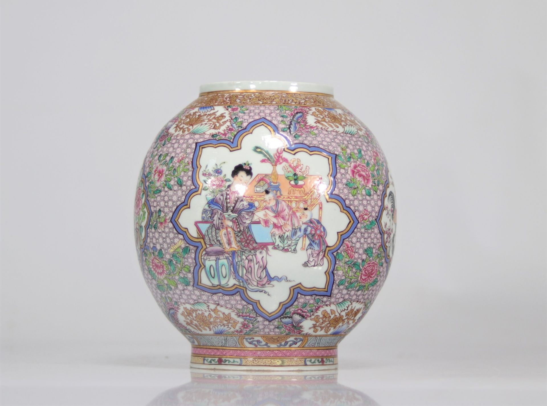 Lantern in porcelain famille rose decorated with characters - Image 4 of 5