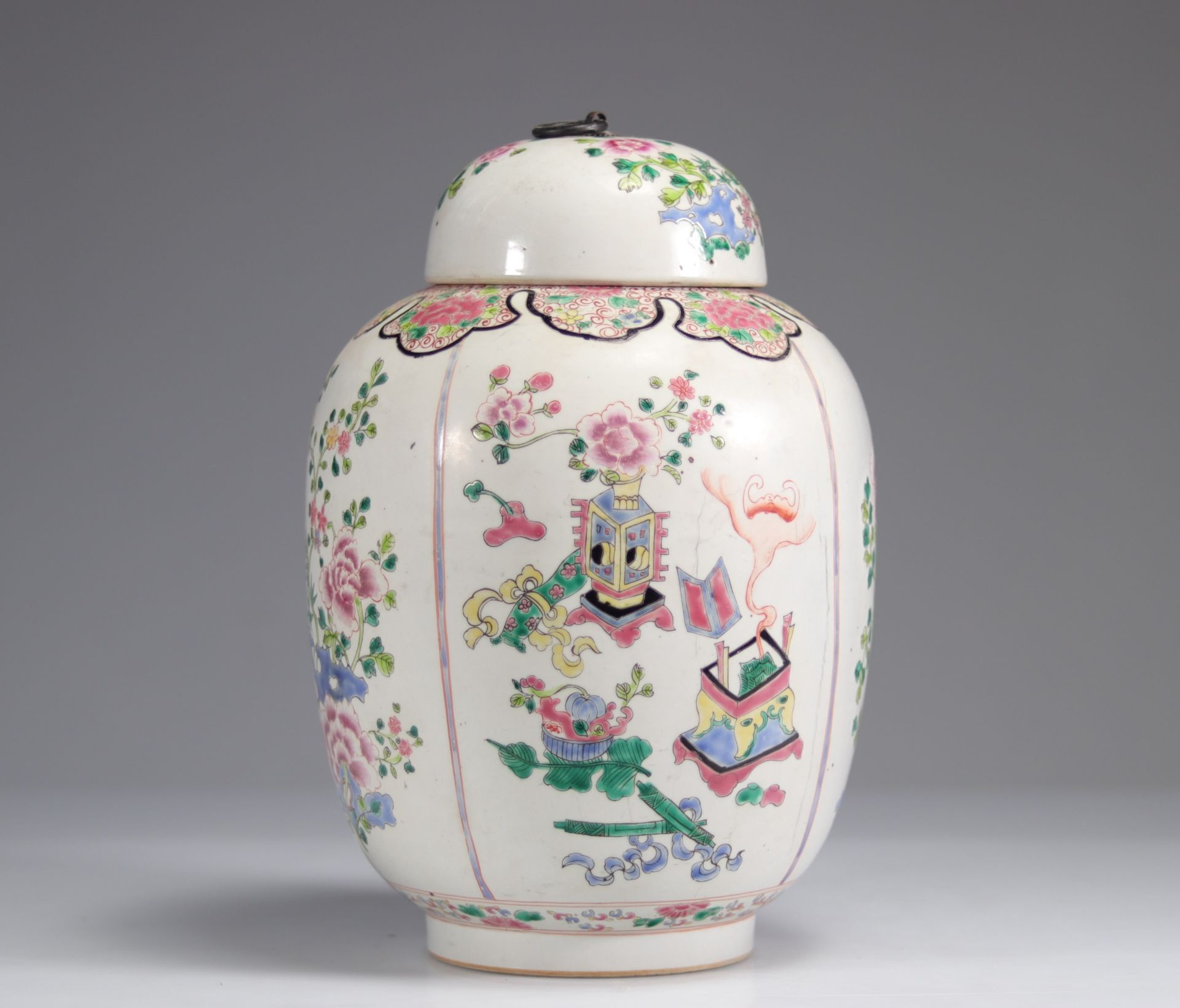 Covered vase in Chinese famille rose porcelain - Image 4 of 5