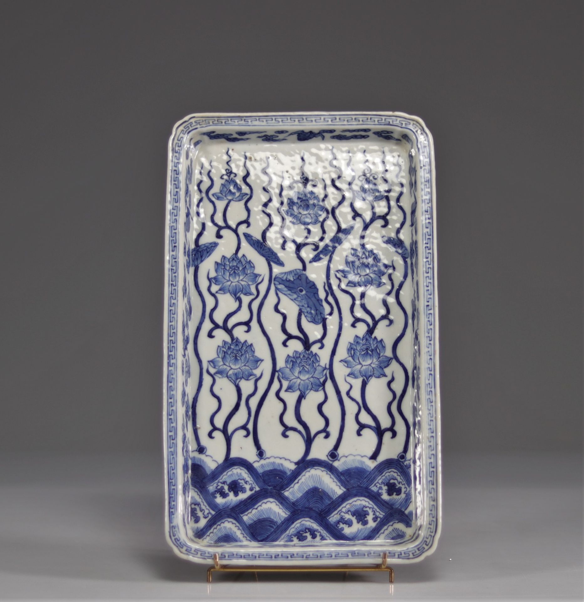 Qing dynasty lotus flower decorated blue white porcelain tray