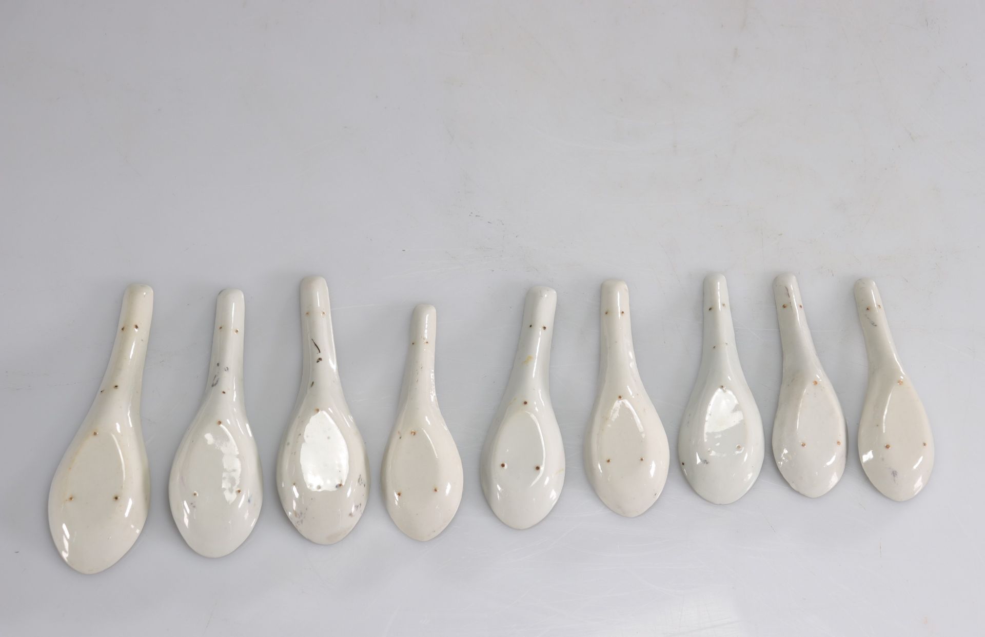 Spoons (9) in Chinese porcelain decorated with a young woman - Image 2 of 2