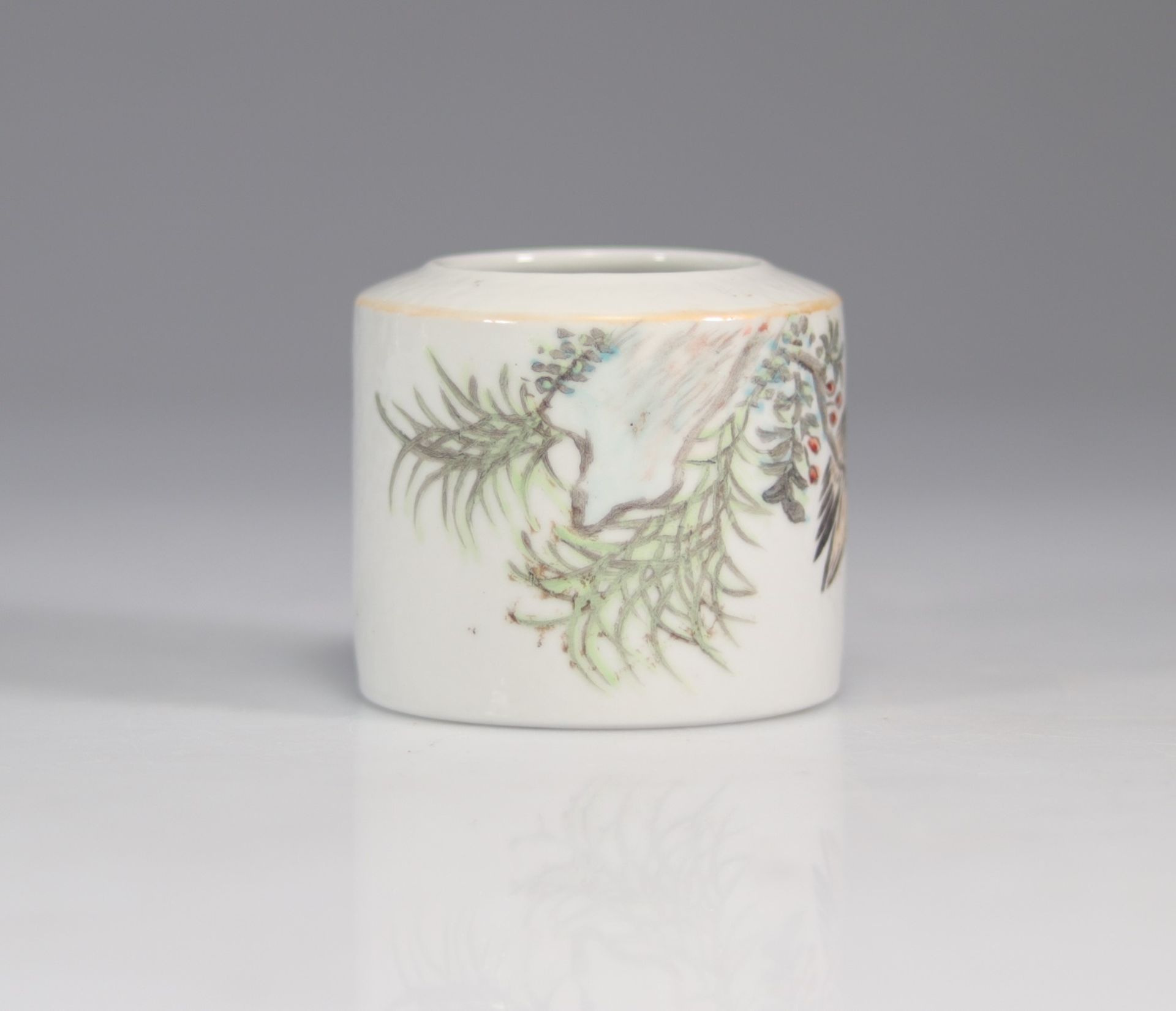 Brush holder in qianjiang cai porcelain with bird decor - Image 2 of 6