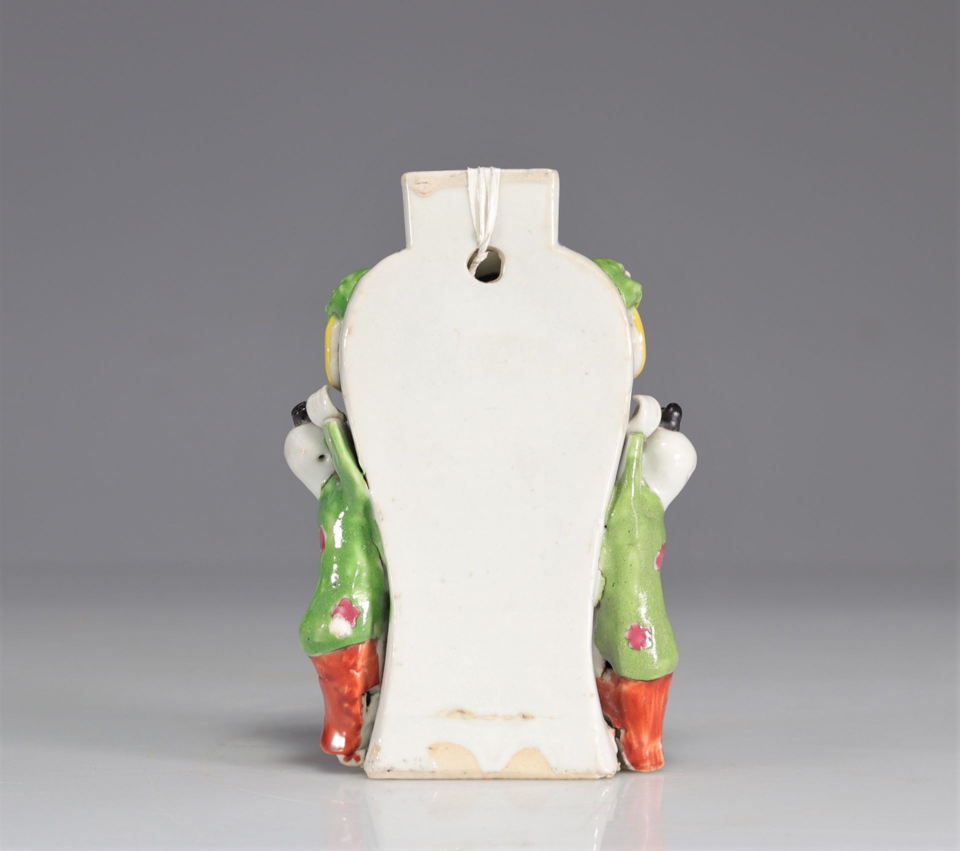 18th century Chinese porcelain wall vase famille rose - Image 6 of 6