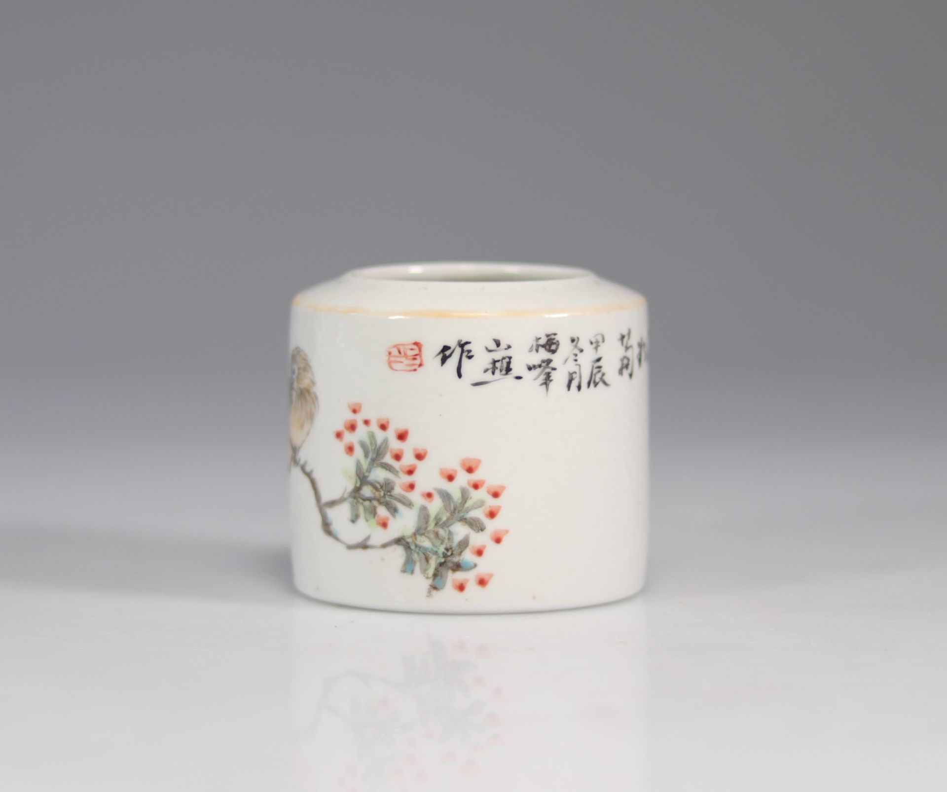 Brush holder in qianjiang cai porcelain with bird decor - Image 3 of 6