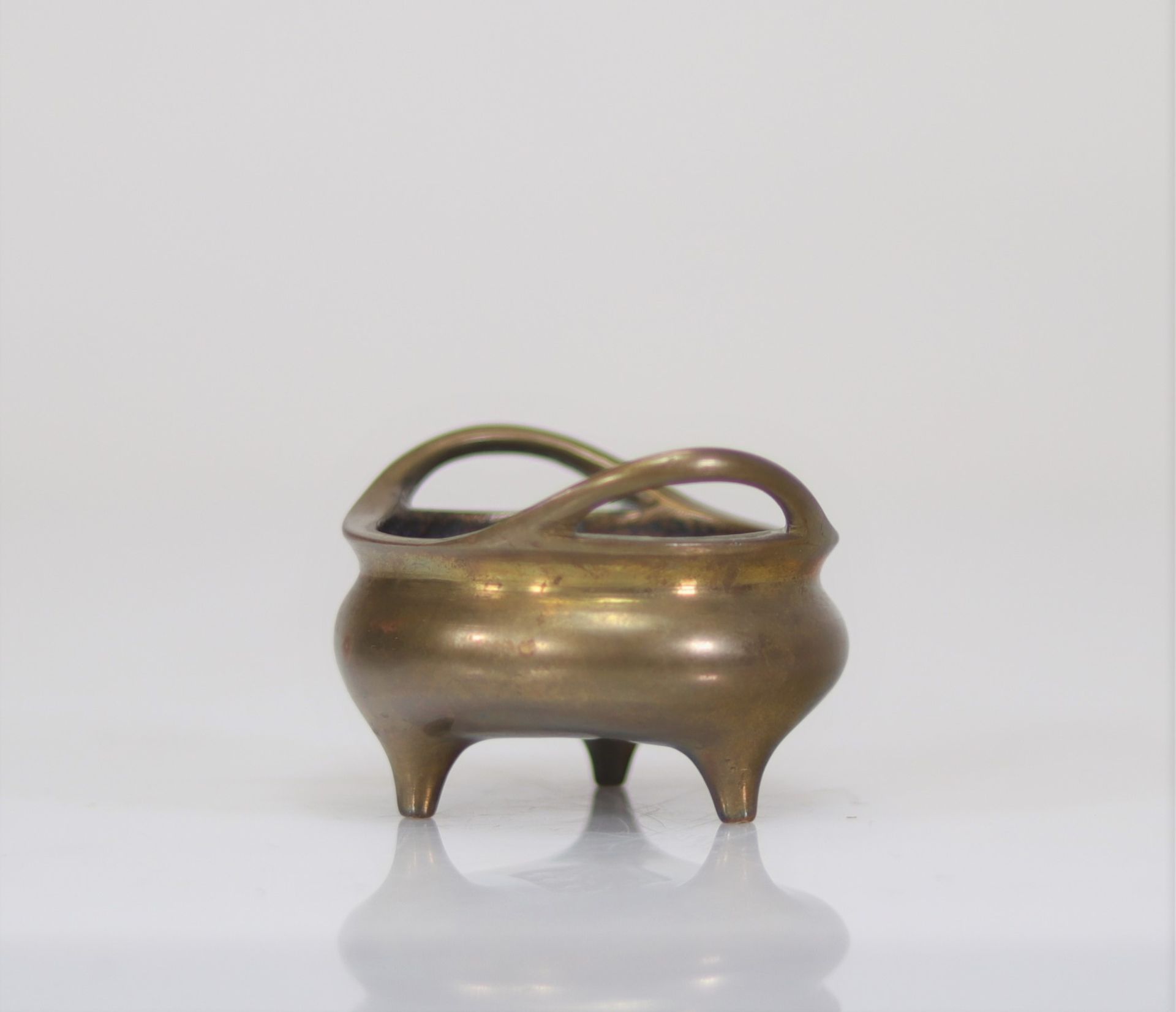 Tripod incense burner in interior bronze decorated with a dragon brand Xuan DE Ming - Image 4 of 5