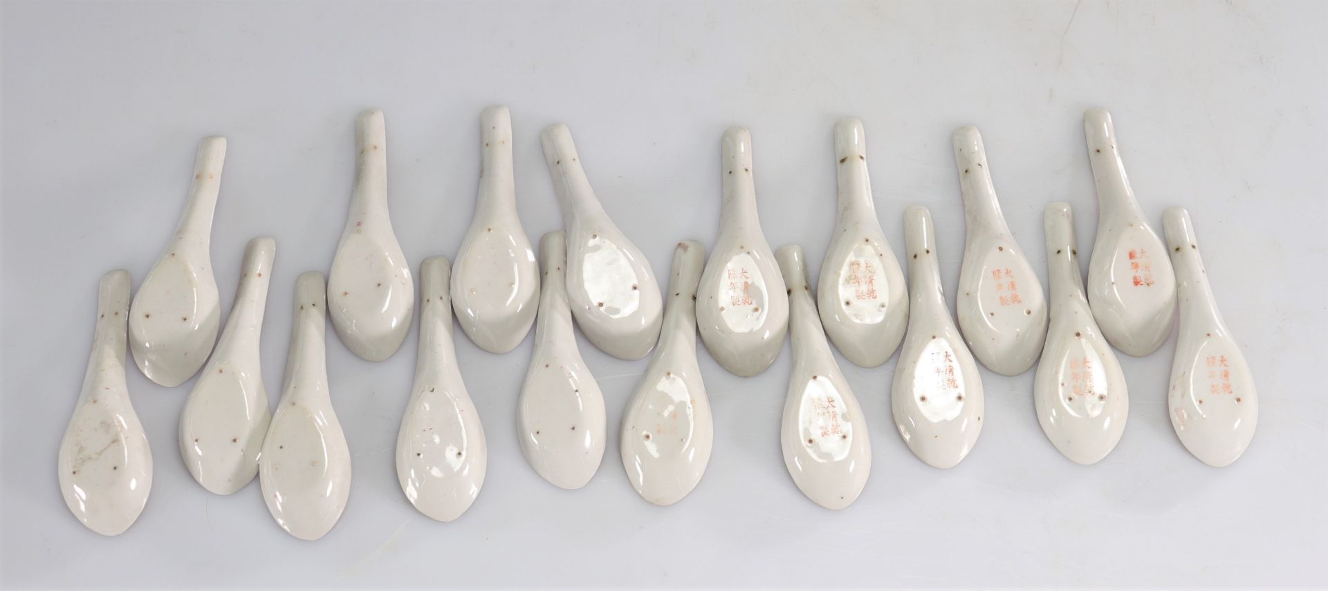 Spoons (18) in Chinese famille rose porcelain - Image 2 of 2