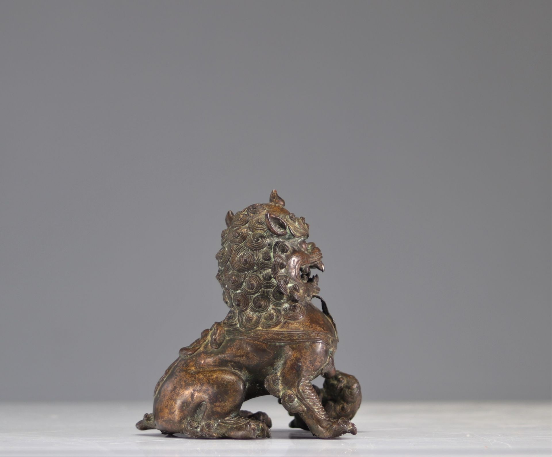 Rare Ming period bronze "Dogs - Image 4 of 5