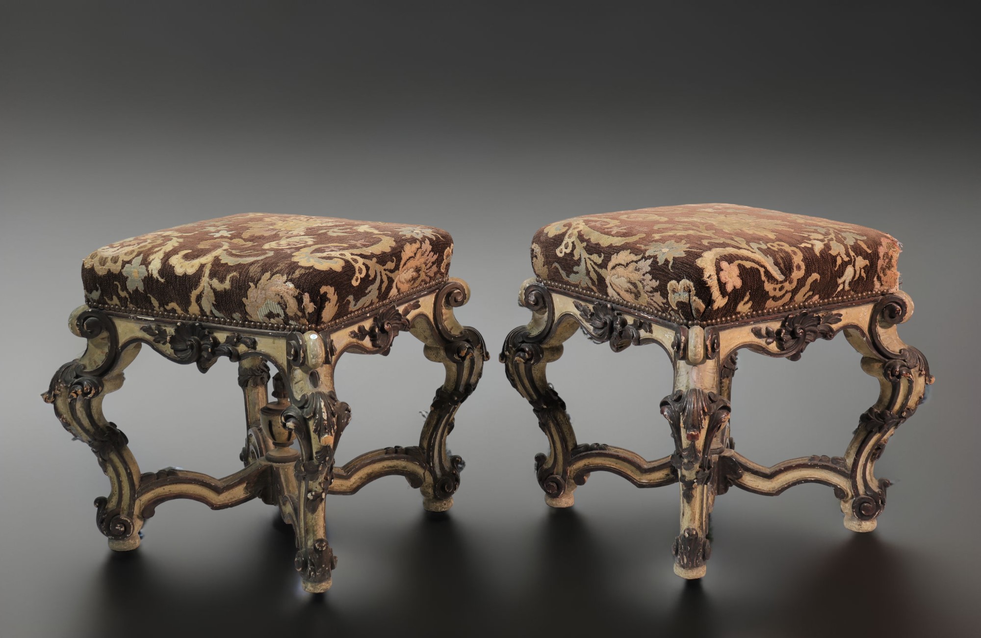 Pair of Italian stools in carved and polychromed wood