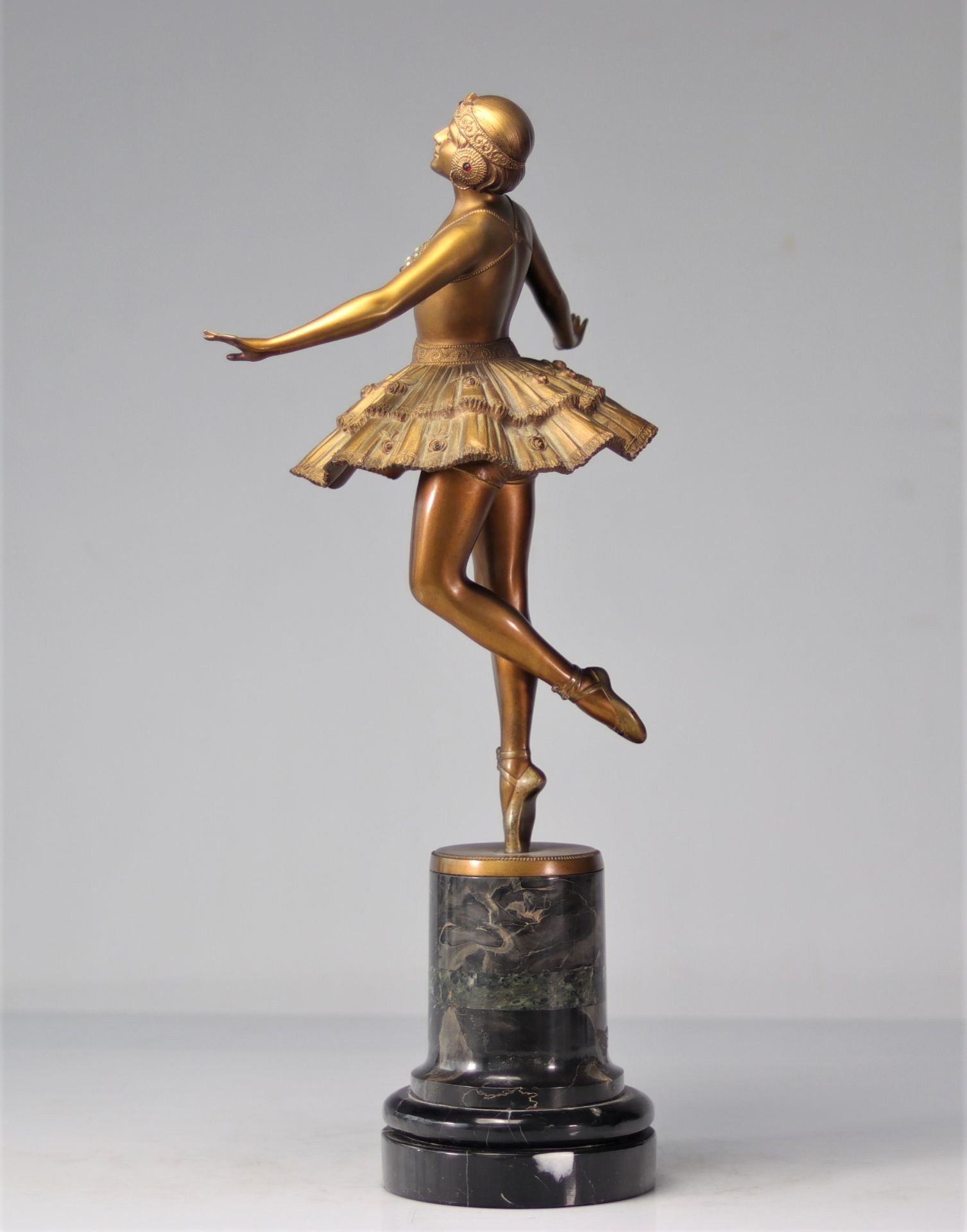 H. RIEDER (XIX-XX) Large Art Deco dancer in gilded bronze - Bild 4 aus 8